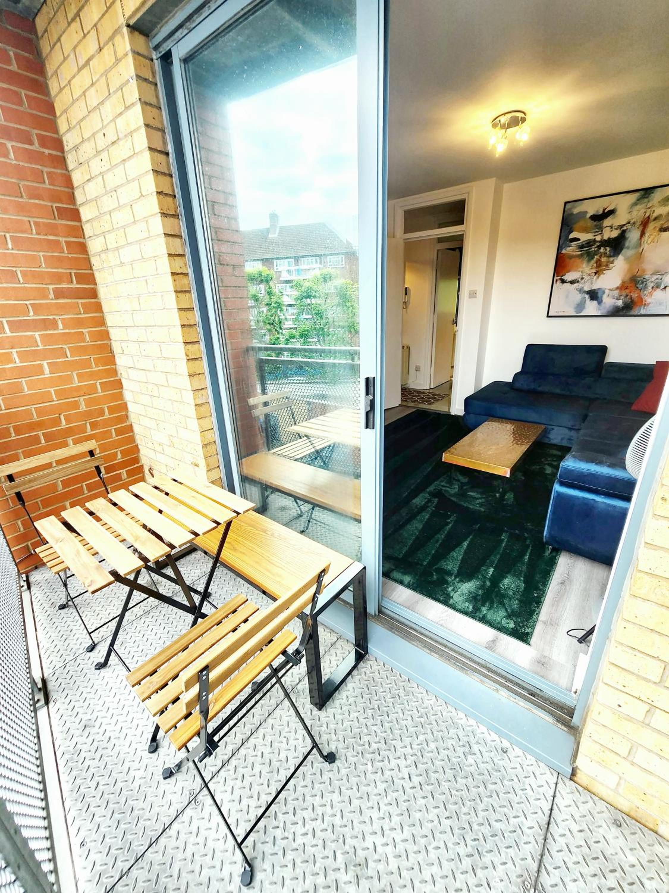 One-Bedroom Apartment with Balcony photo 3