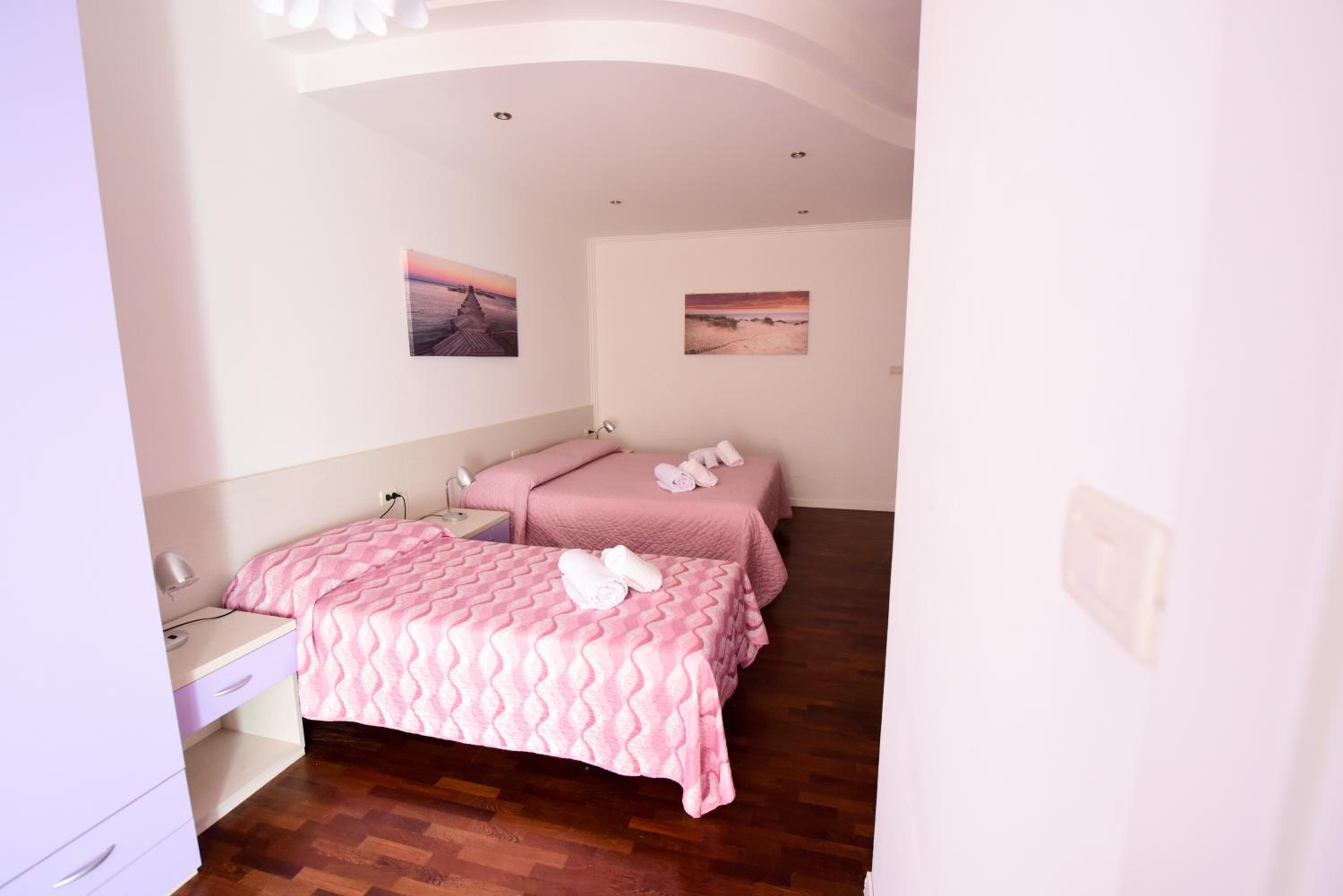 Quadruple Room with Private Bathroom photo 3