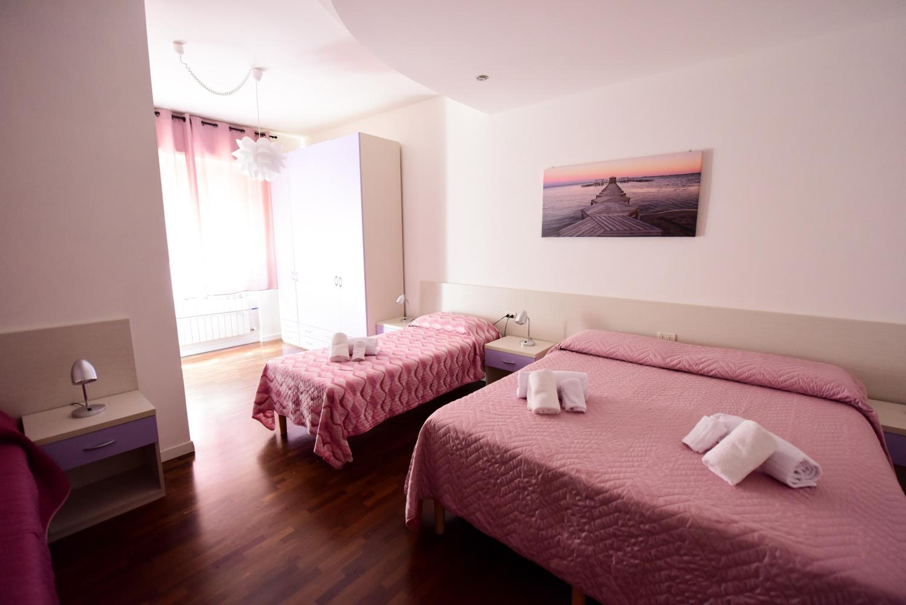Quadruple Room with Private Bathroom photo 2
