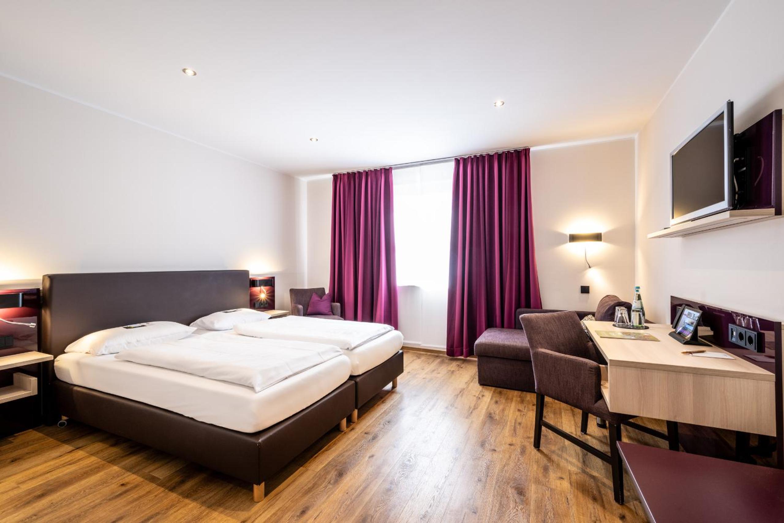 Clasic Triple Room with Bach View