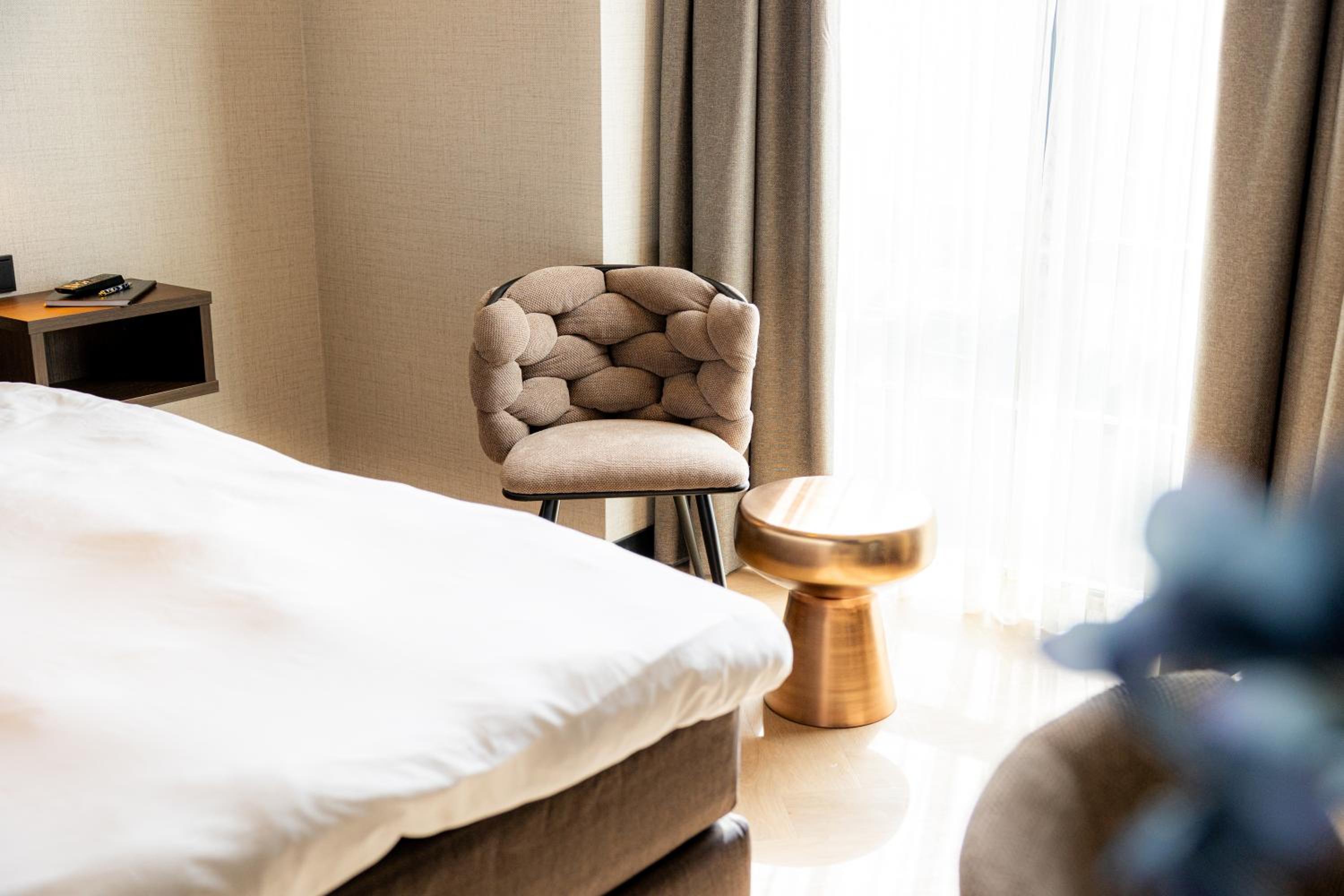 Deluxe Double Room - Photo 10