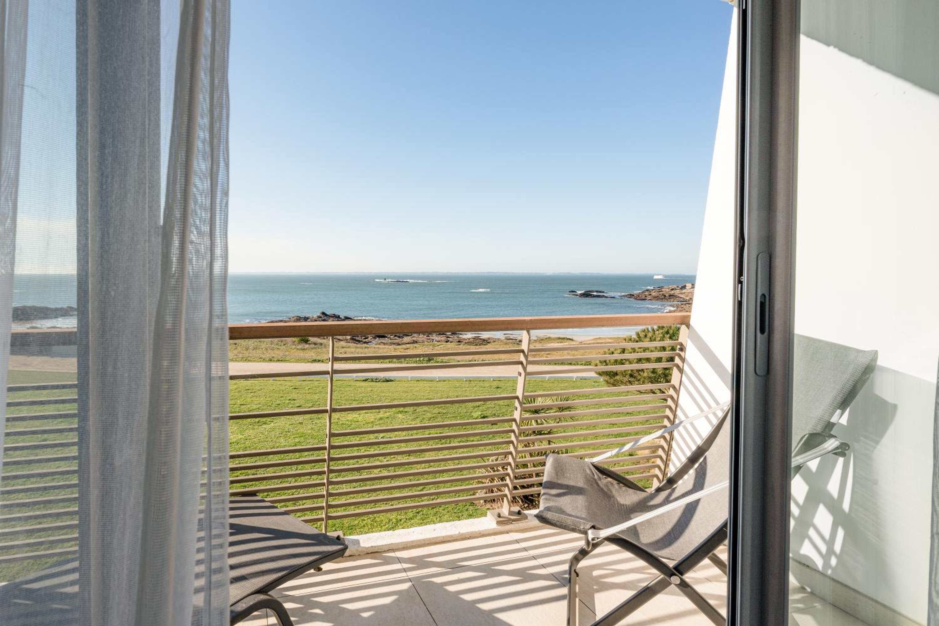 Superior Twin Room with Balcony - Facing The Sea - Photo 2