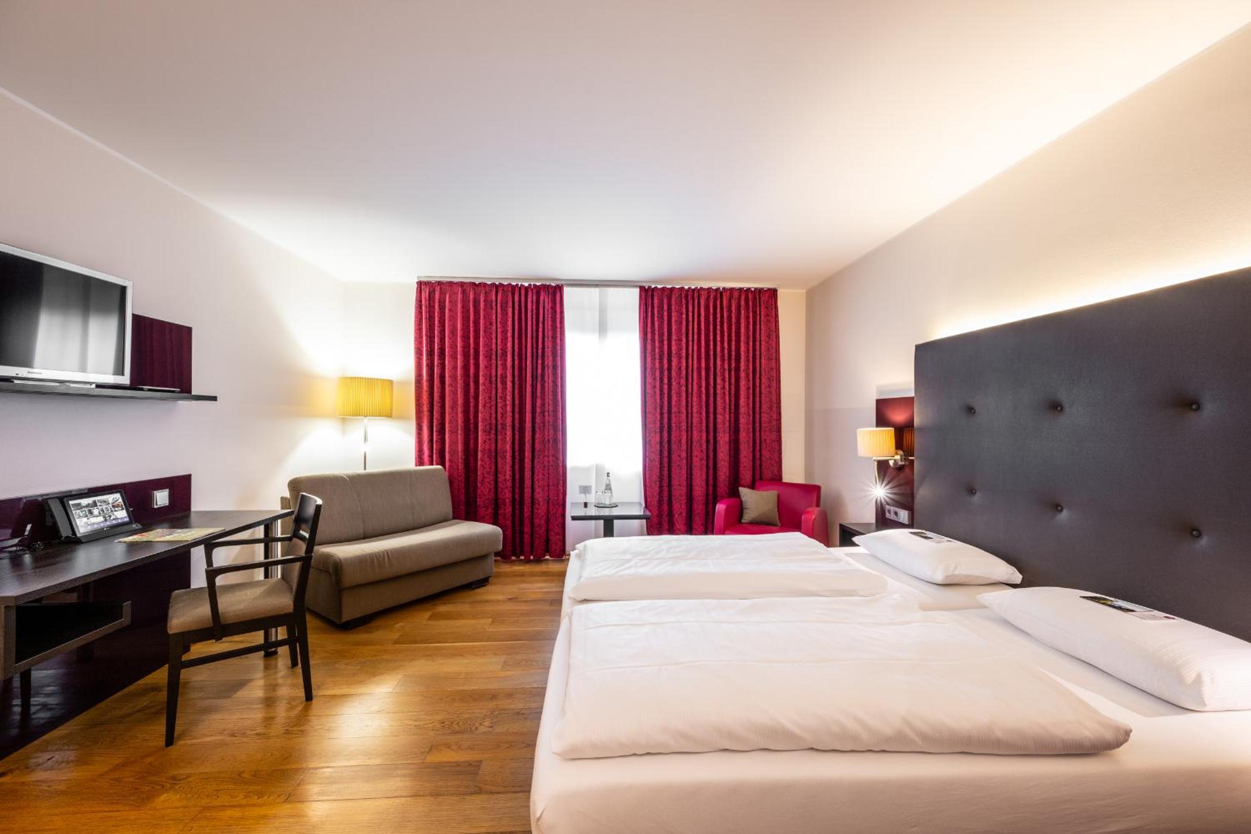 Comfort Triple Room with Bach View