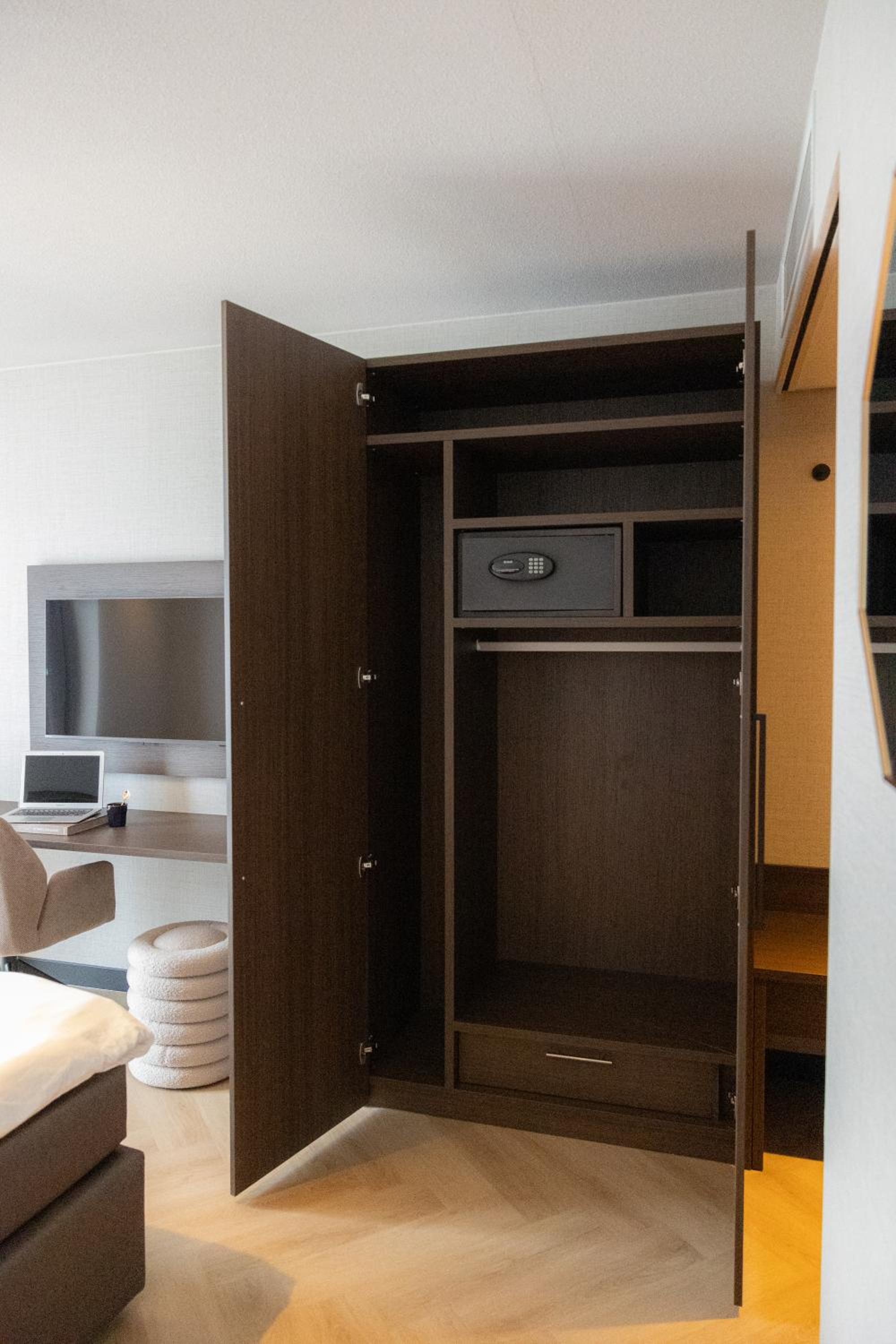 Deluxe Double Room - Photo 11