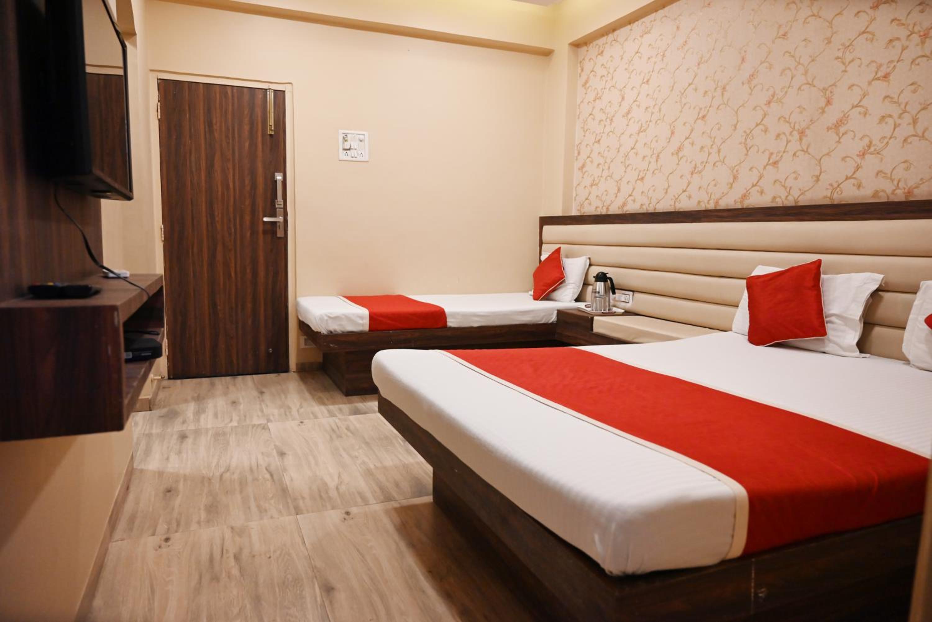 Triple Room with Balcony - Photo 1