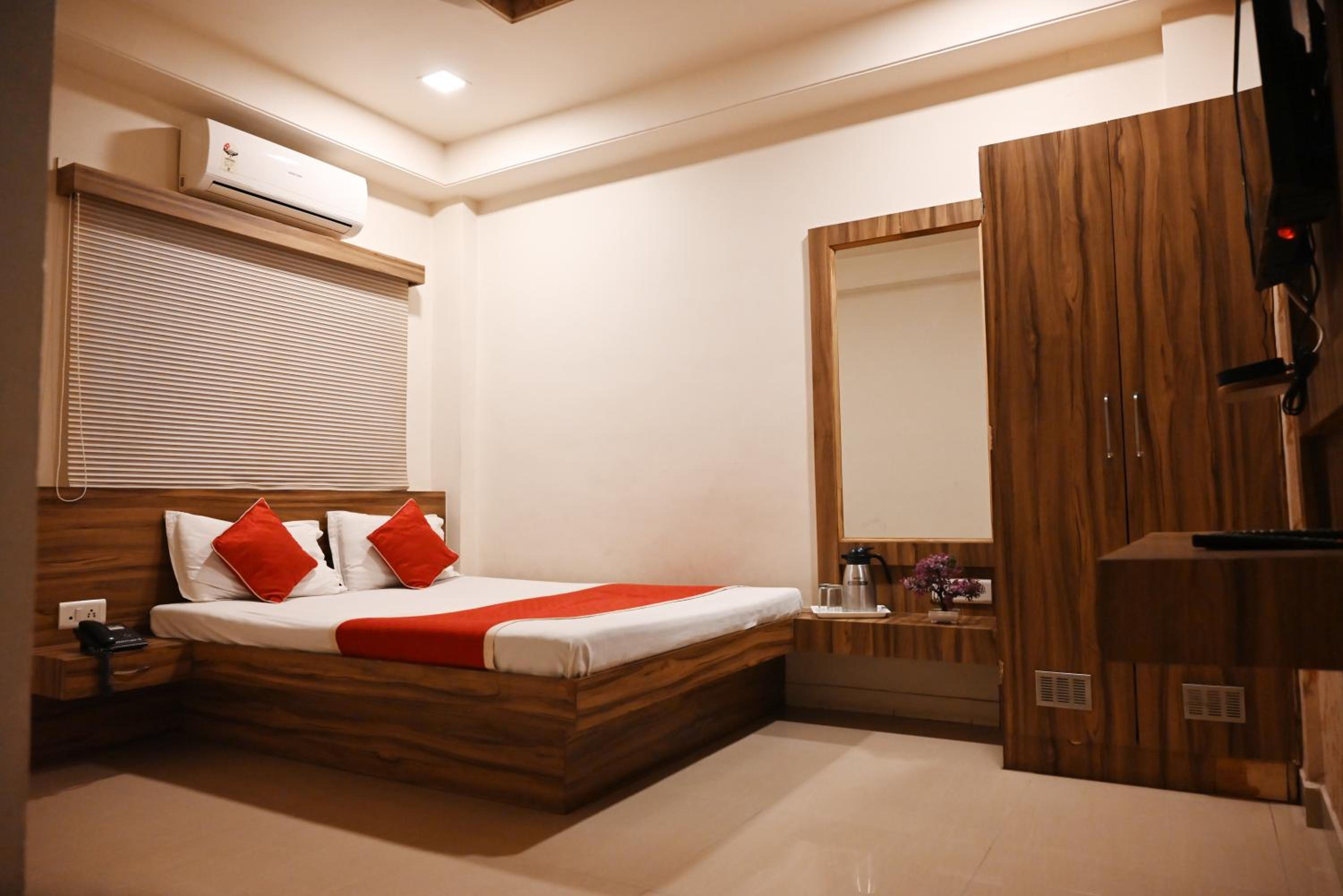 Deluxe Double Room with Balcony - Photo 1