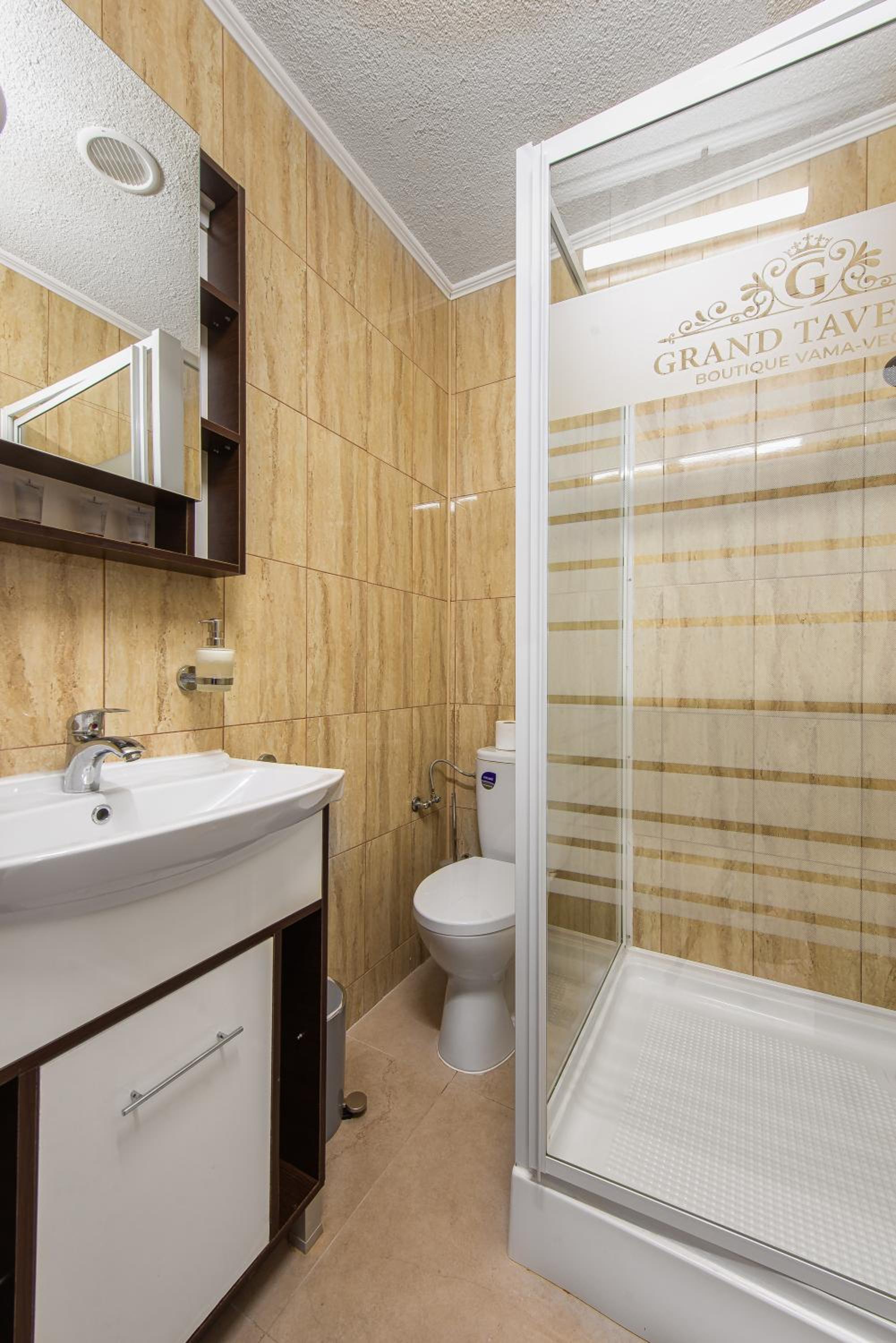 Standard Double Room - Photo 7