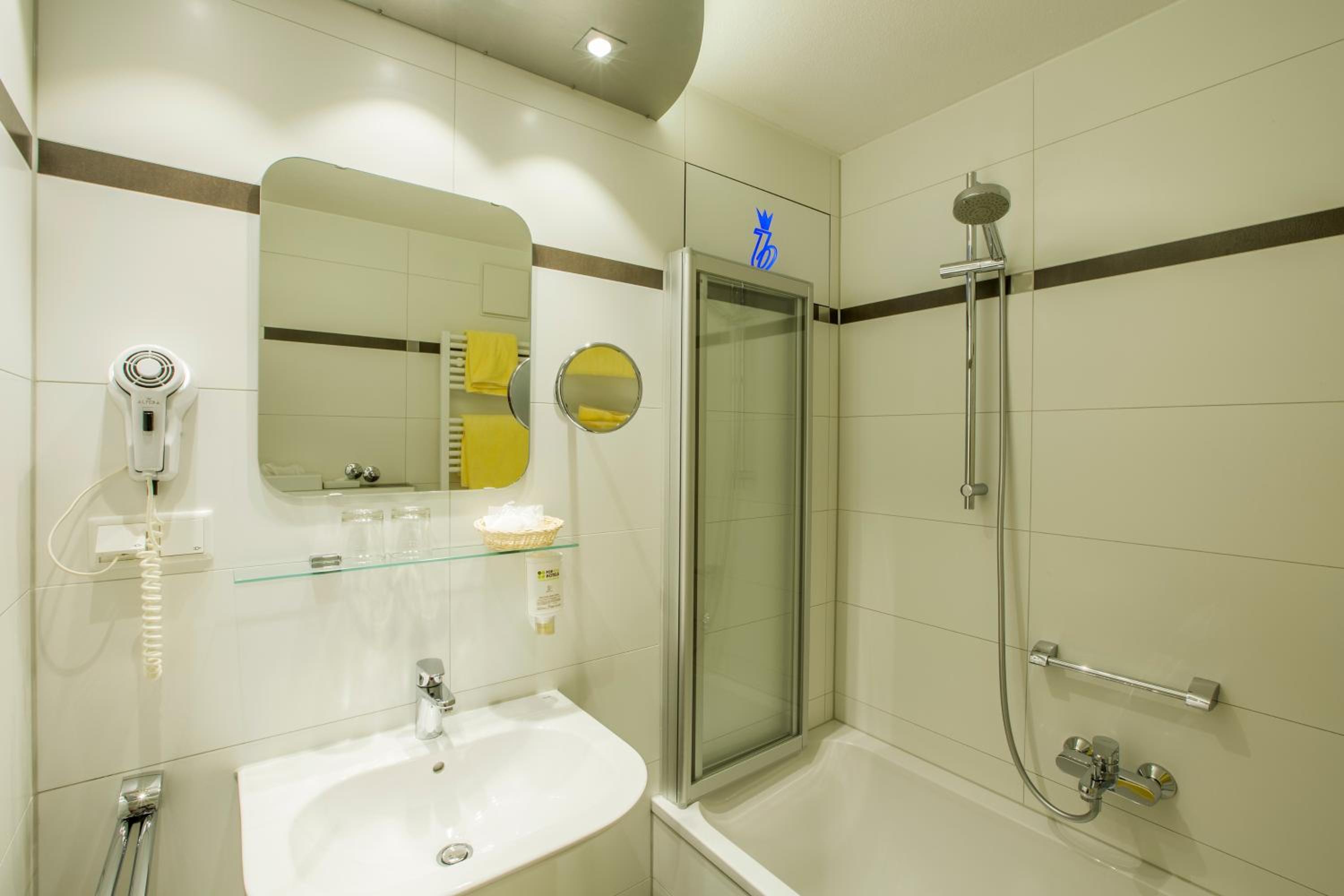 Double Room - Photo 17