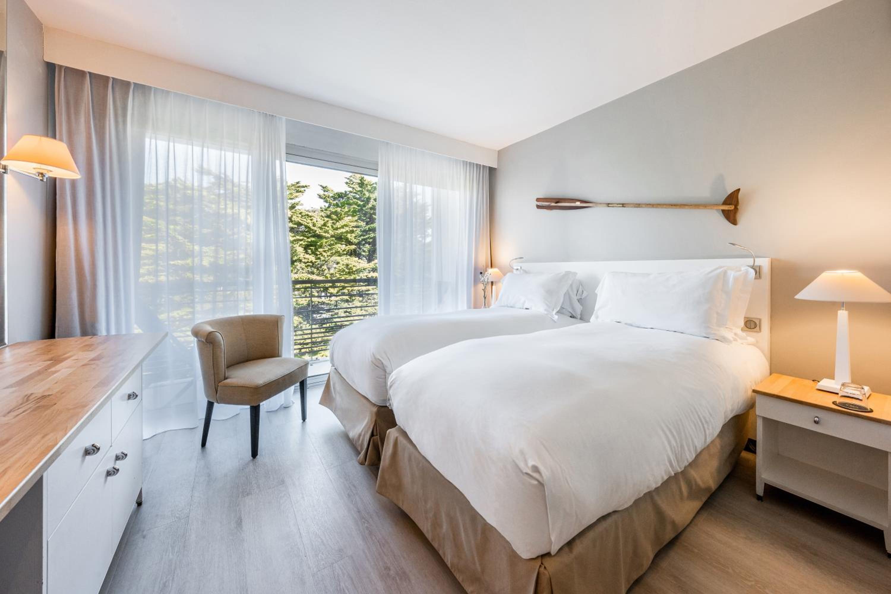 Classic Twin Room with Balcony - Inland Side - Photo 8
