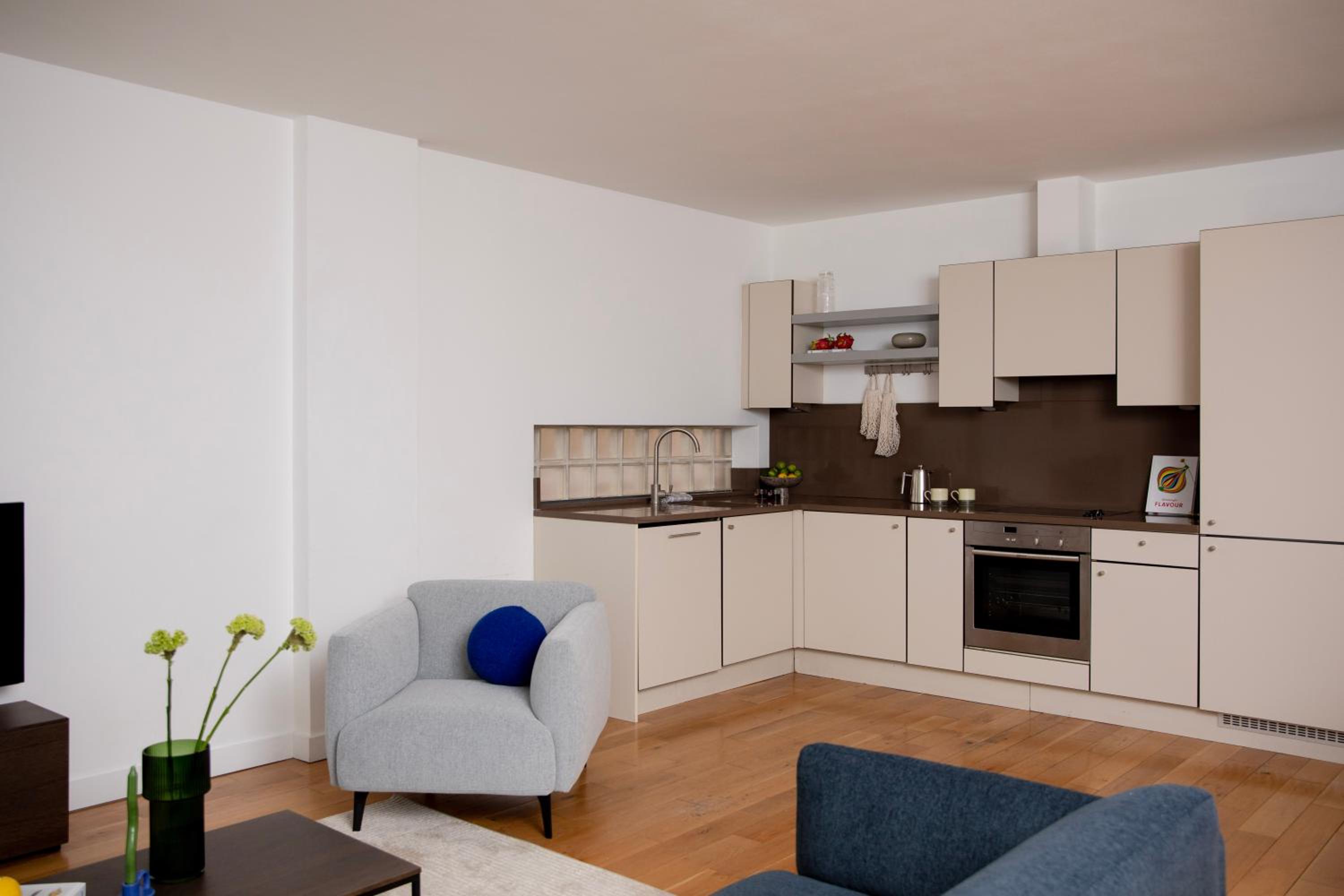 Spacious Apartment - 2 Bedroom - Balcony - Kitchen photo 2