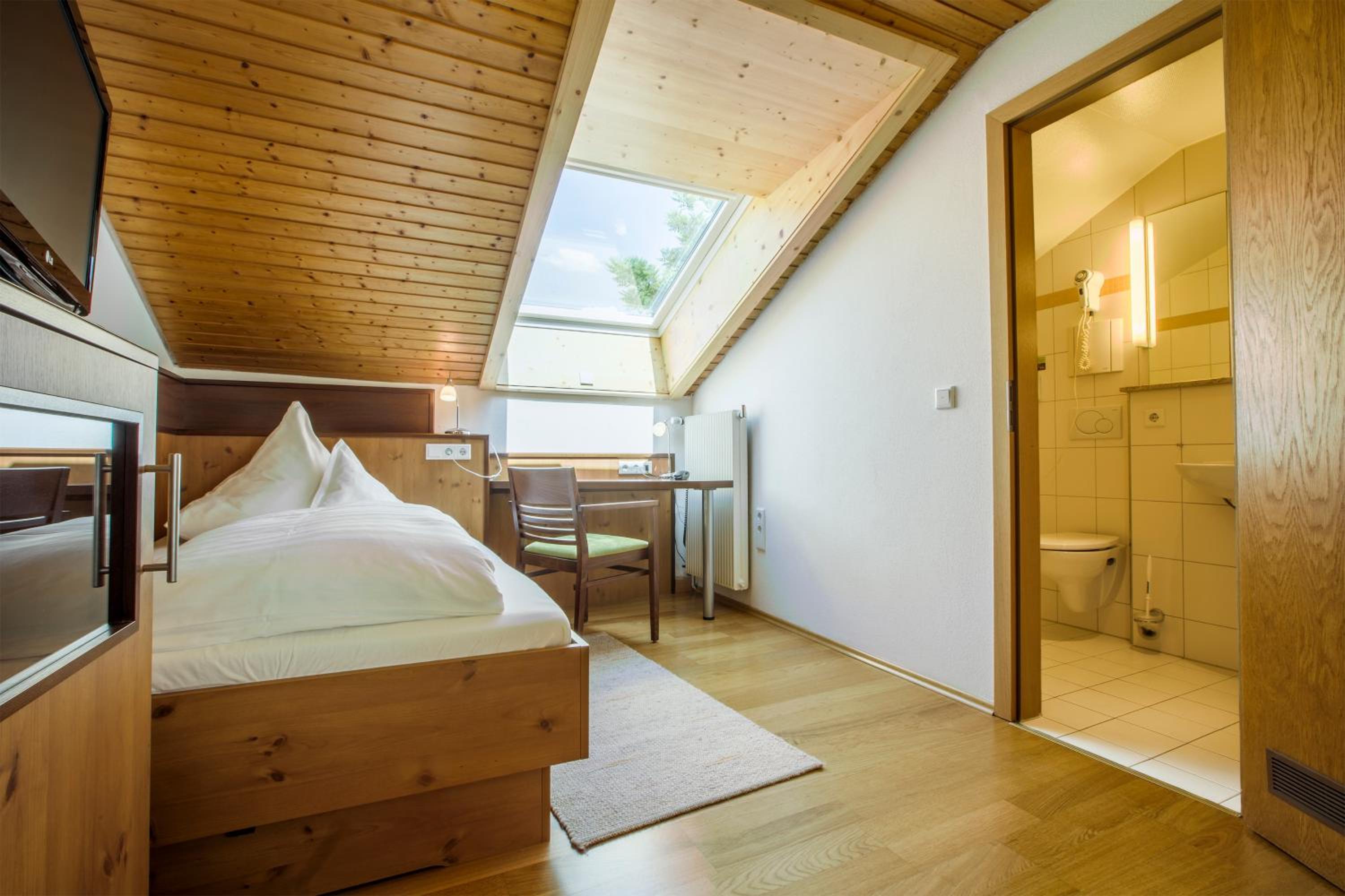 Single Room photo 3