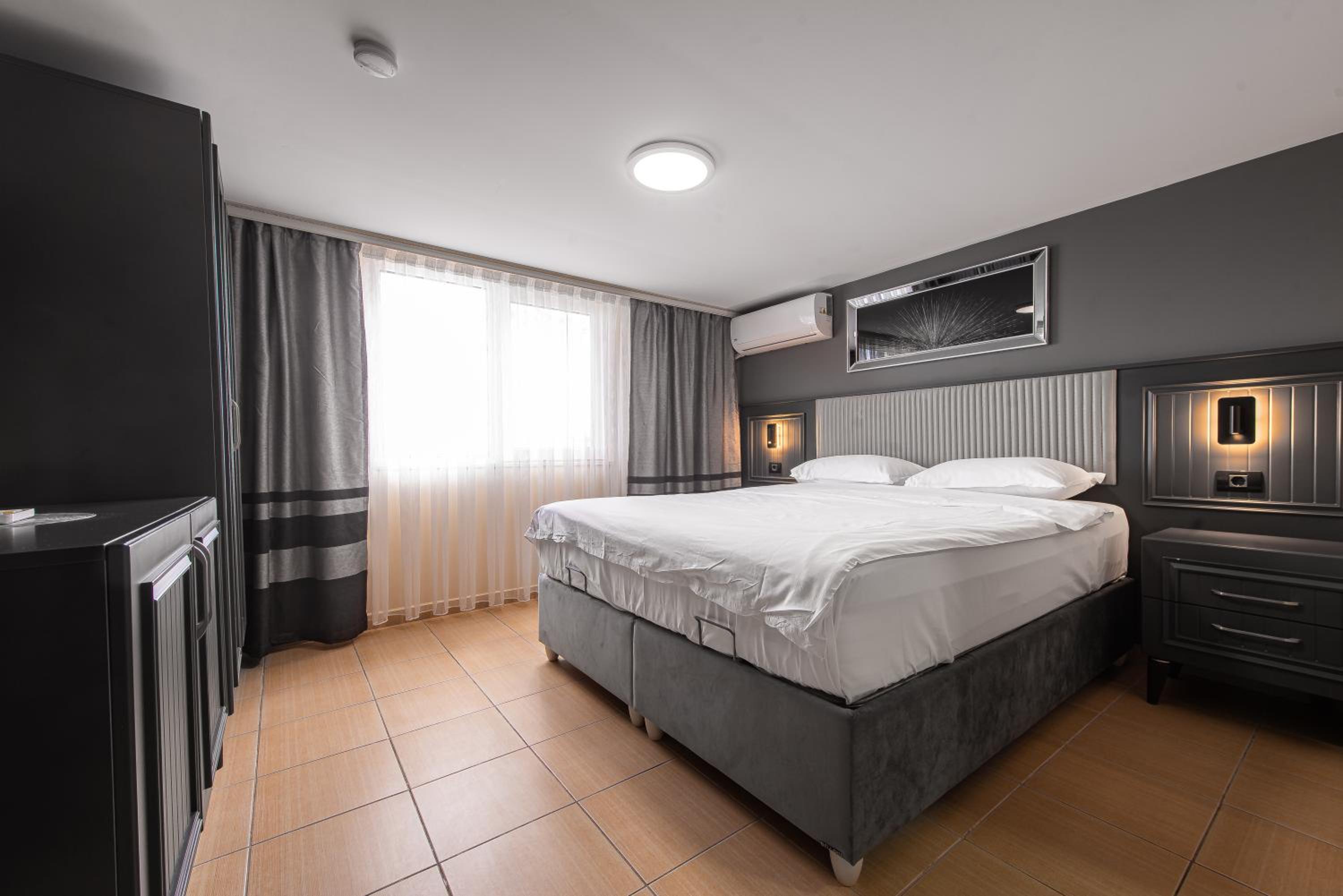 Standard Double Room - Photo 9