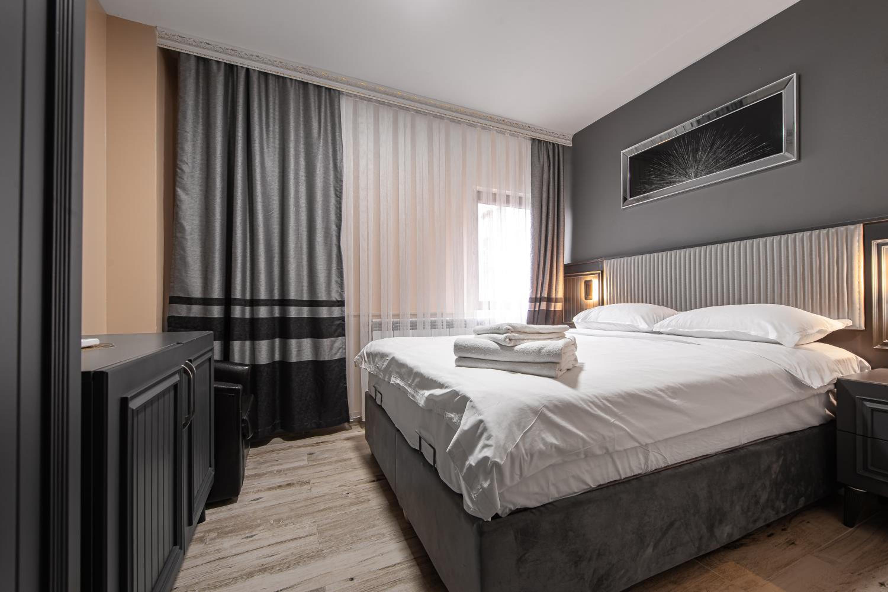 Standard Double Room - Photo 10