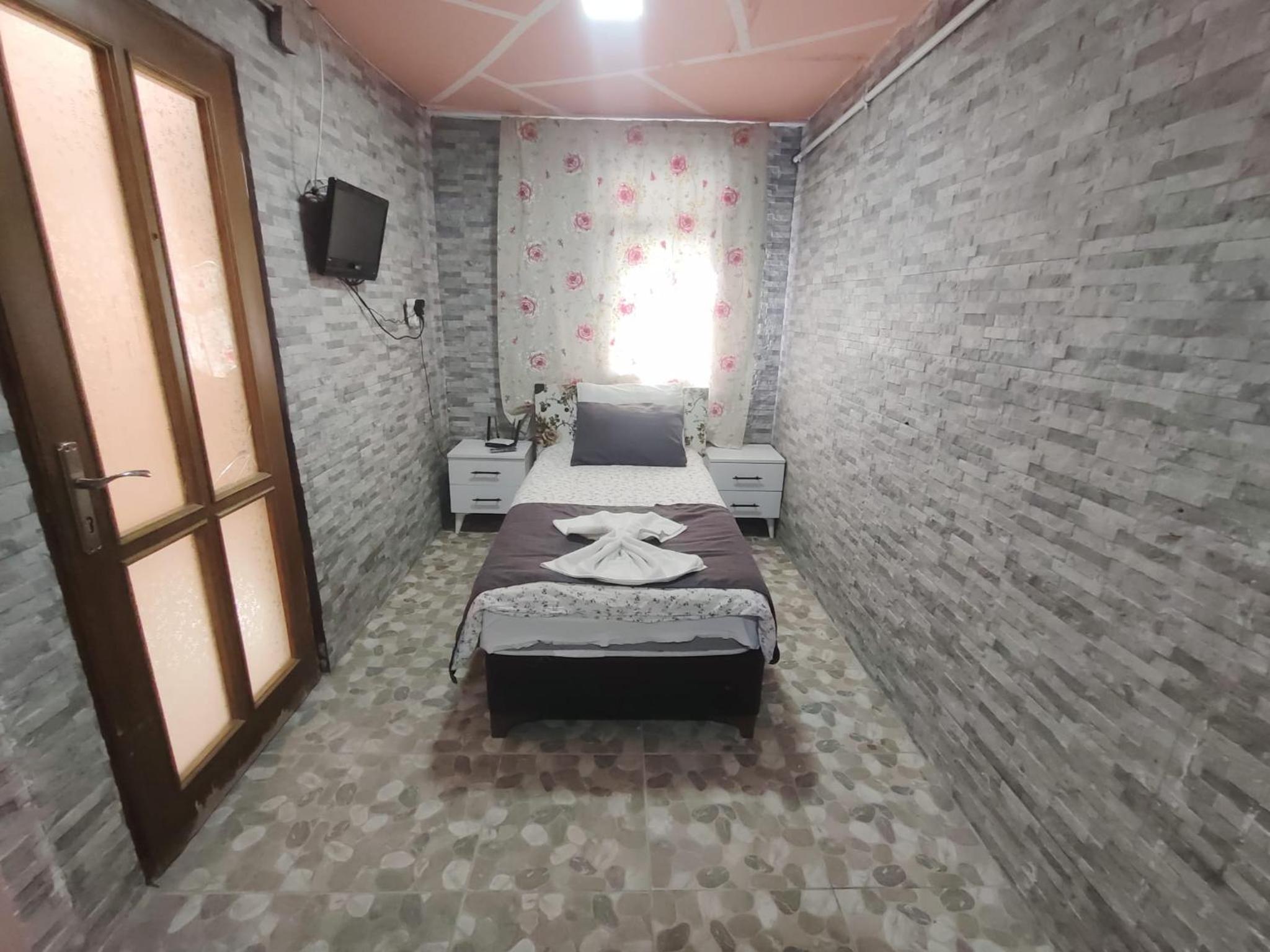Small Single Room photo 3