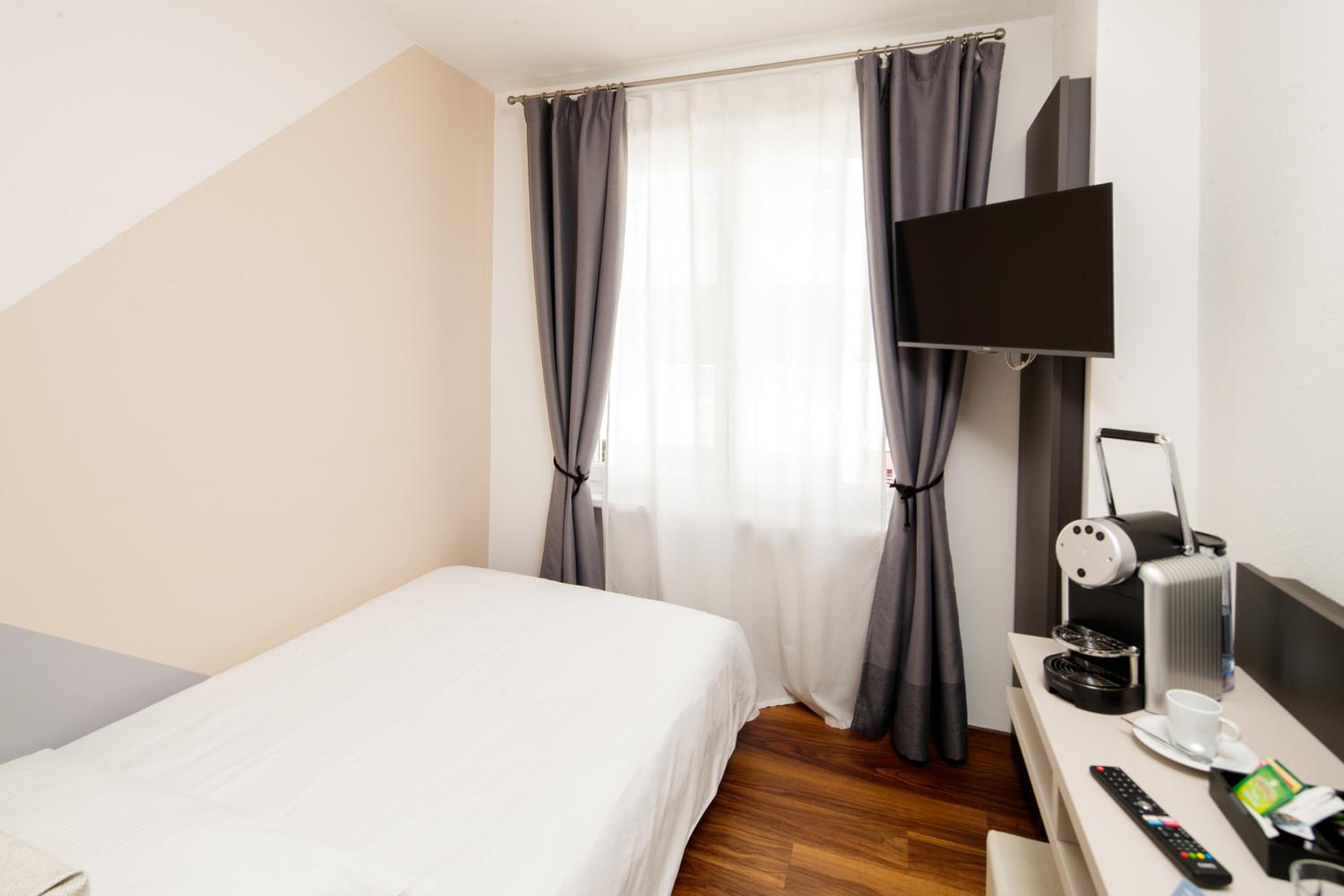 Single Room photo 1