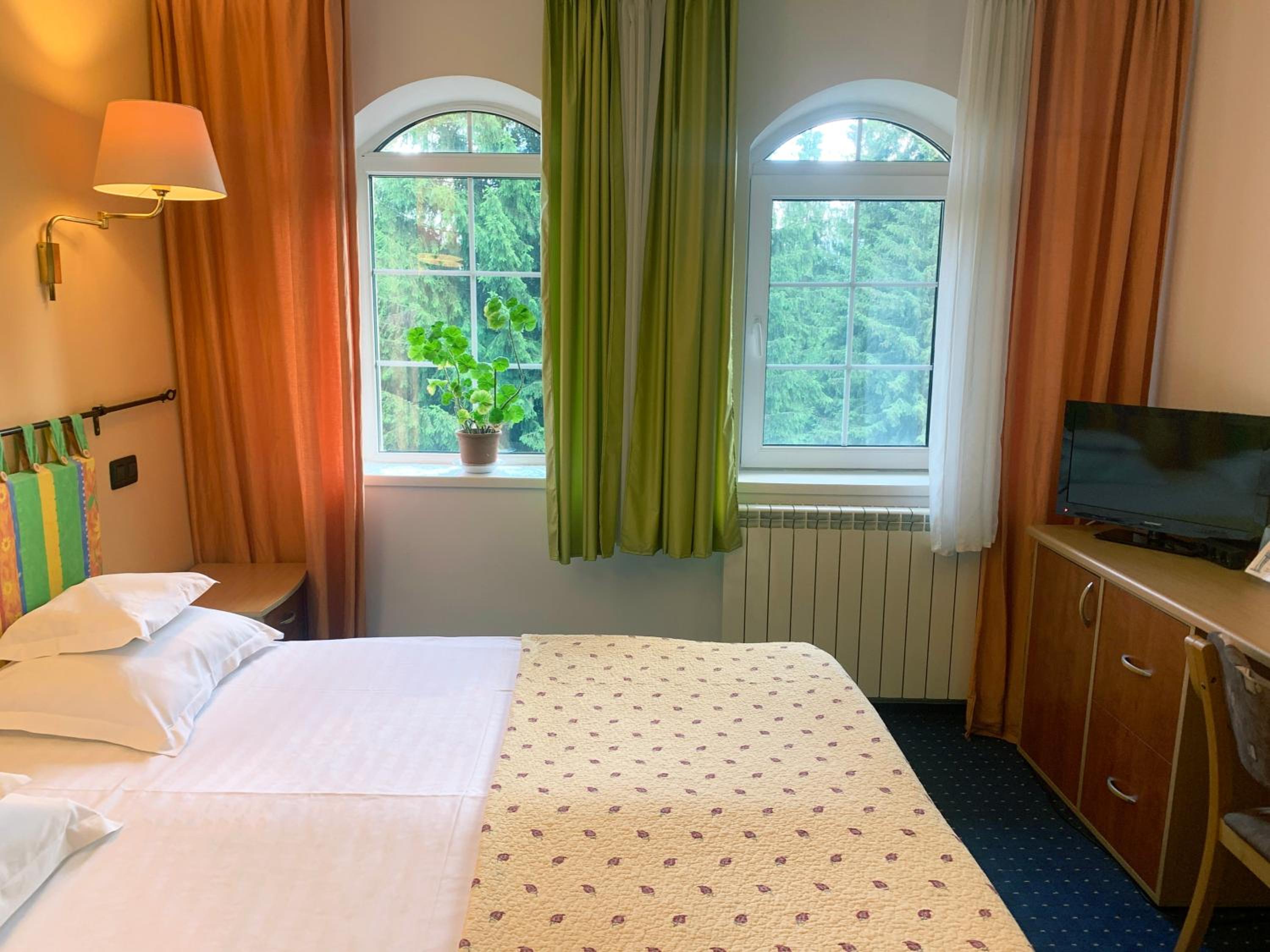 Double Room with Private Bathroom photo 2