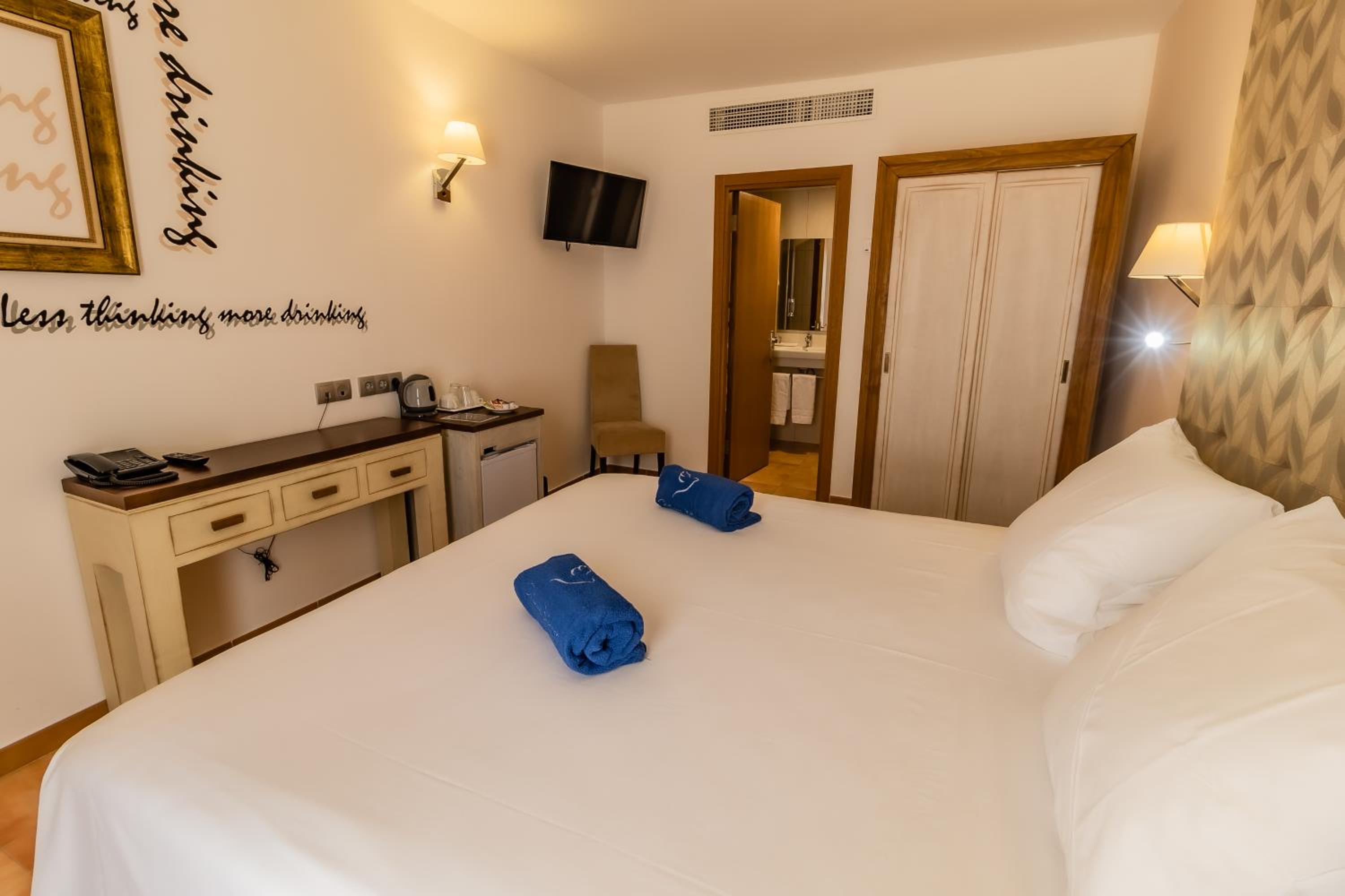 Standard Double Room photo 3