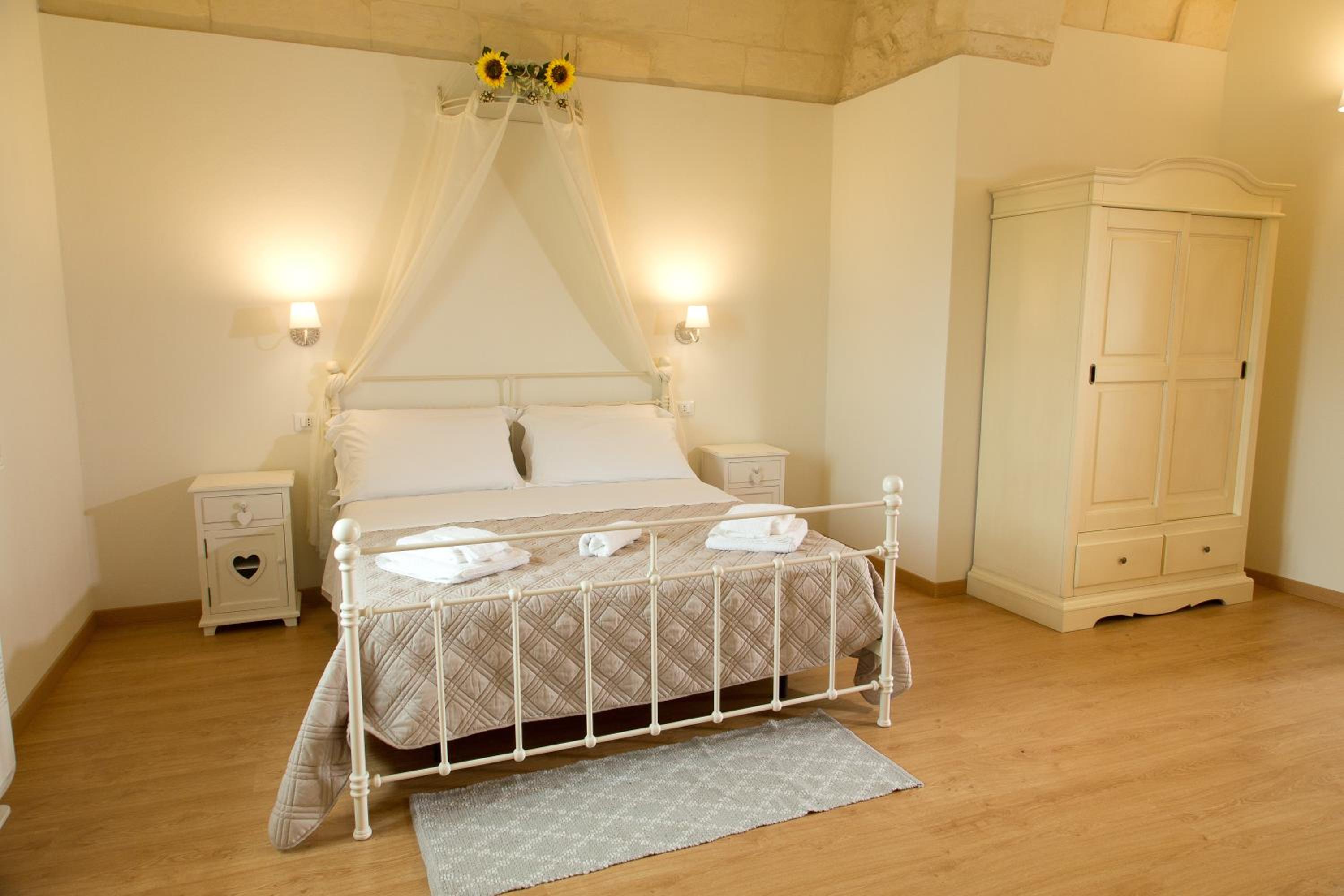 Large Double Room photo 1