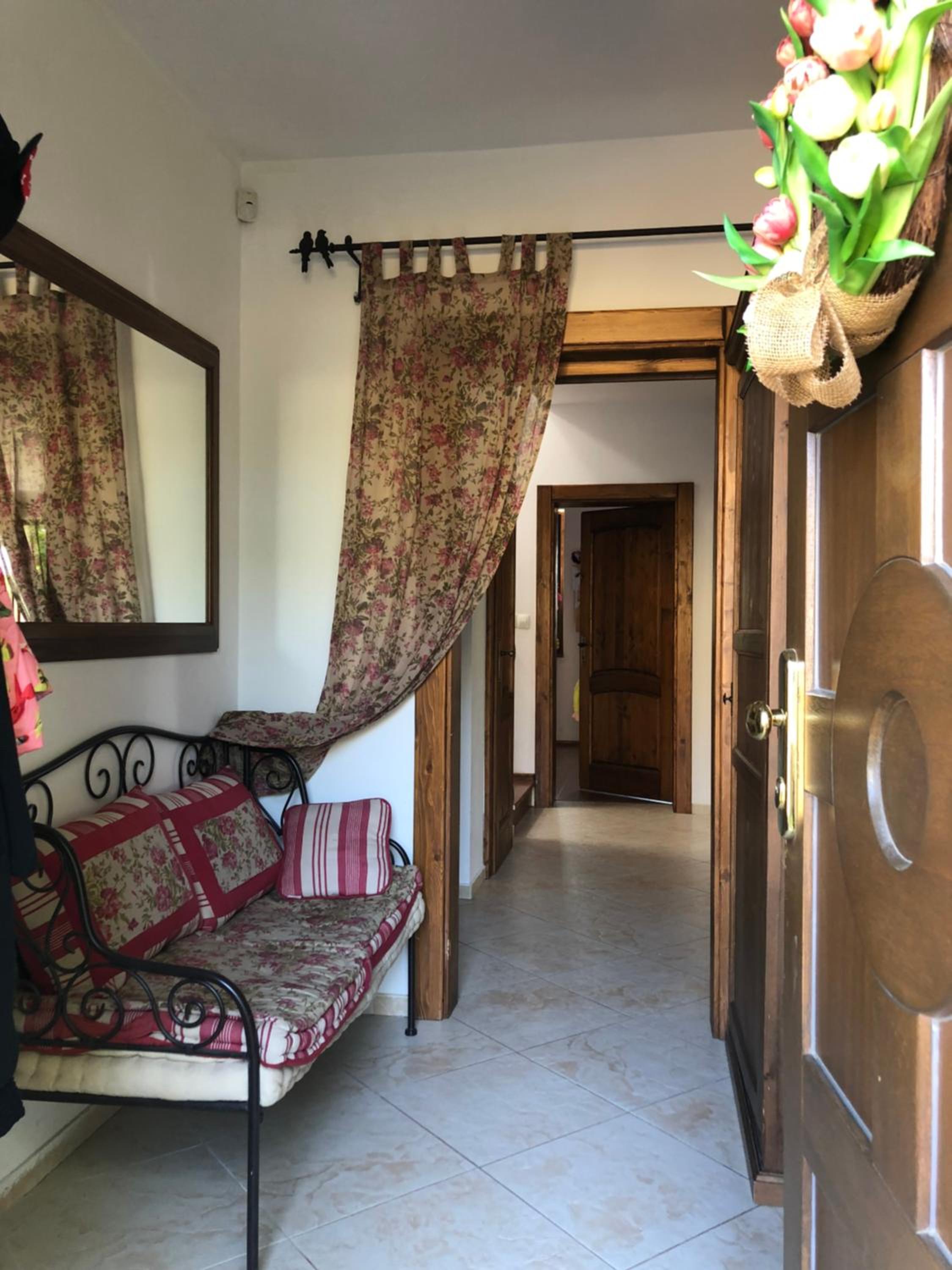One-Bedroom House photo 1