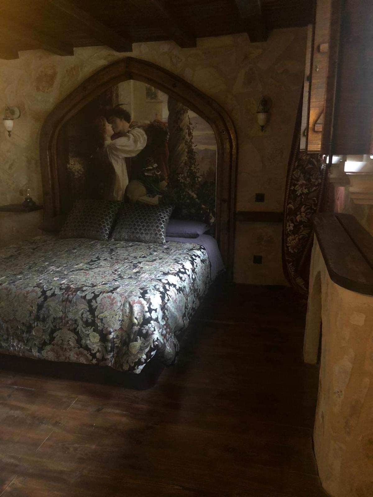 Deluxe Double Room with Mountain View - Photo 7