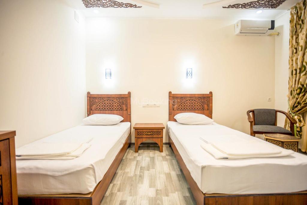 Double or Twin Room with Bathroom photo 2