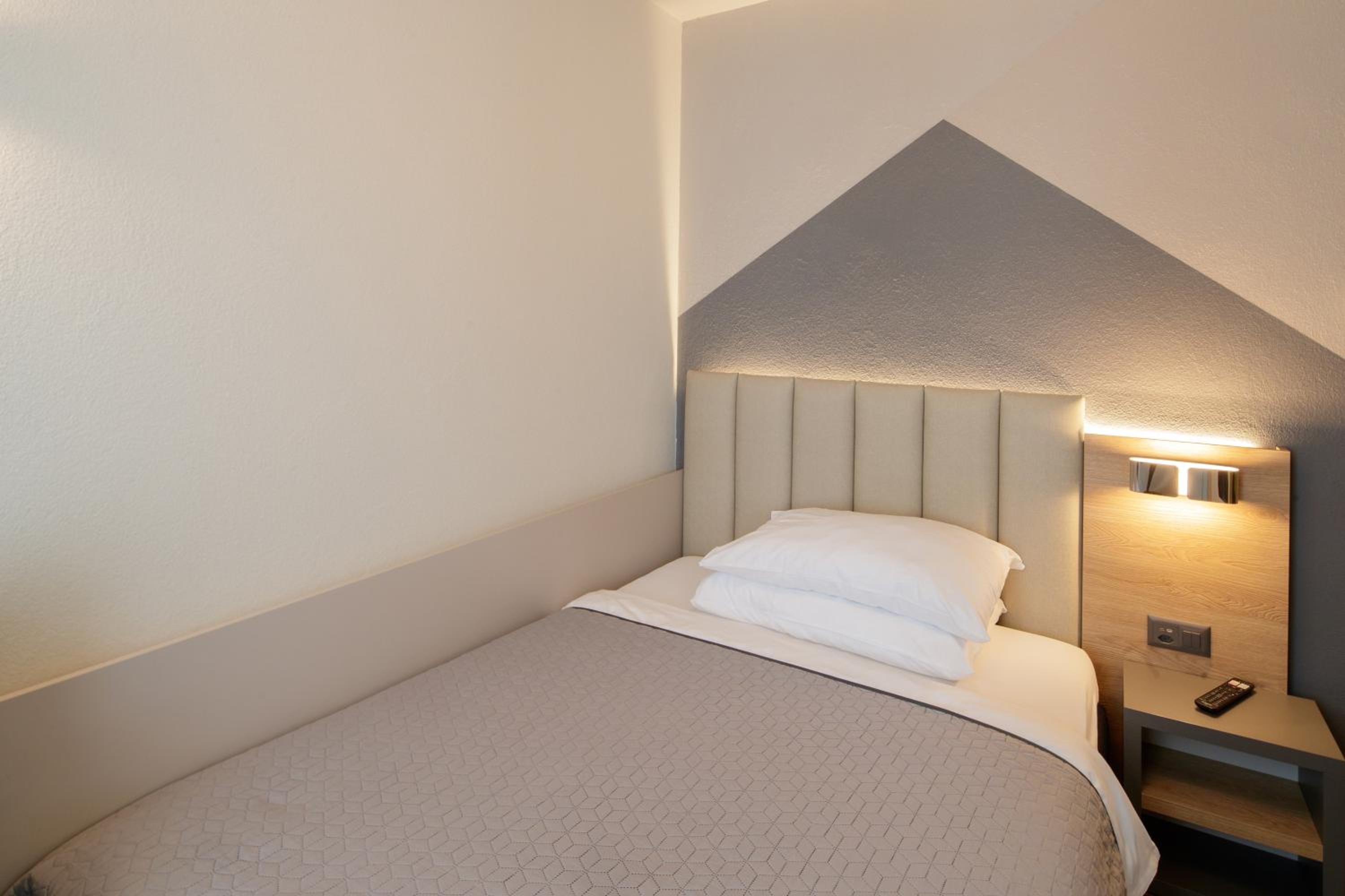 Budget Double Room photo 2