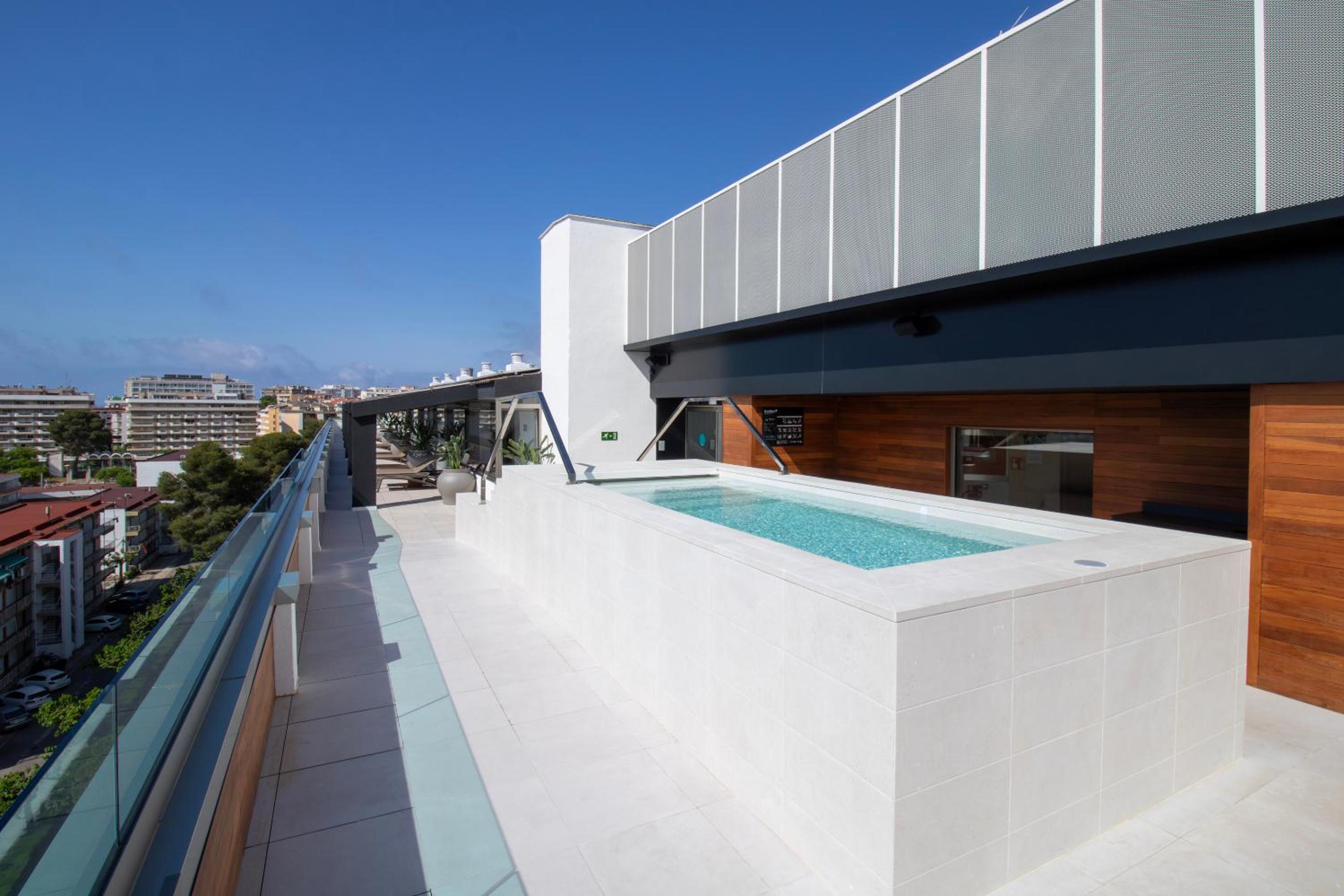 Privilege Rooftop Pool - Photo 15