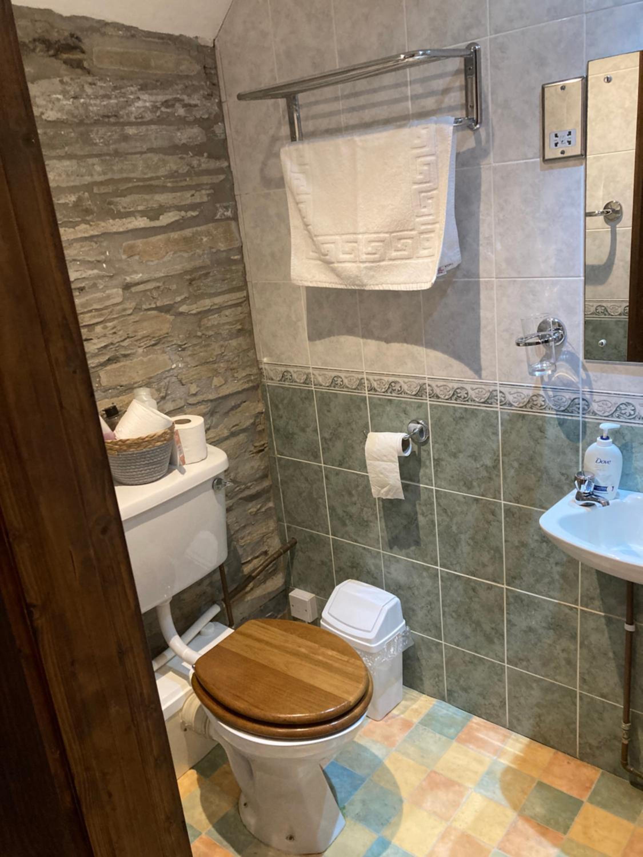 Standard Twin Room with Shower photo 3