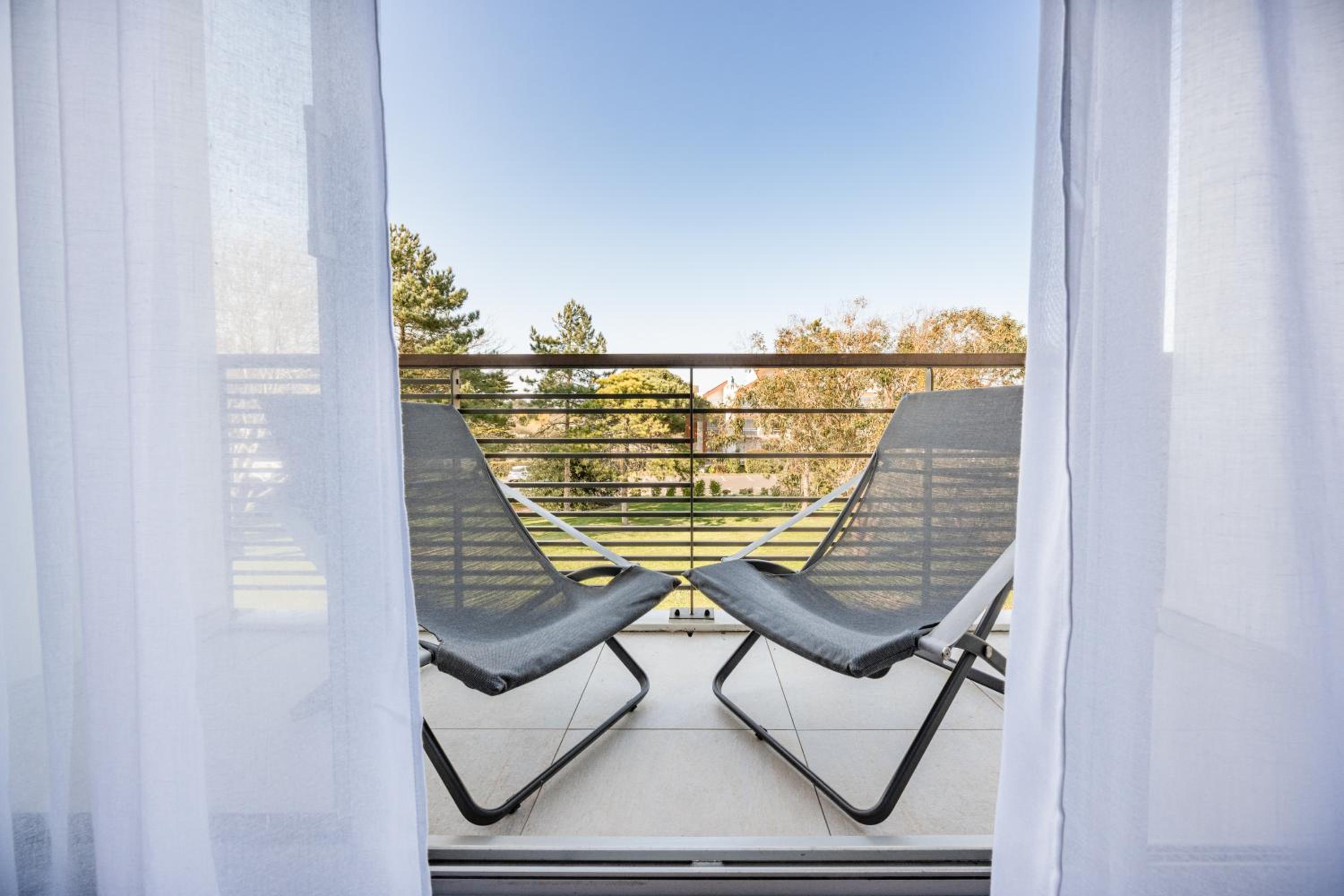 Classic Twin Room with Balcony - Inland Side - Photo 7