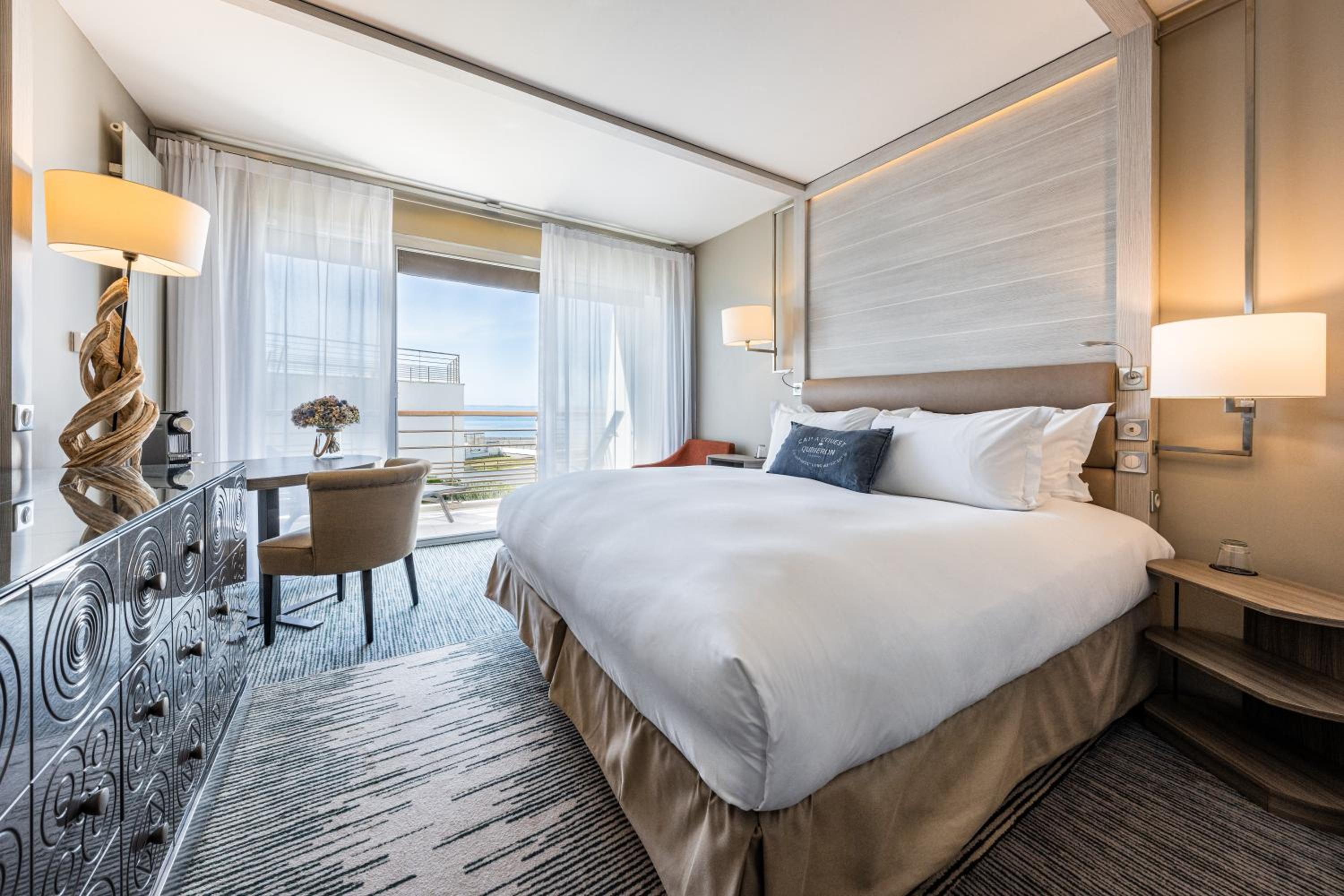 Superior Room with Double Bed or  Two Single Beds - Promenade View - Photo 1