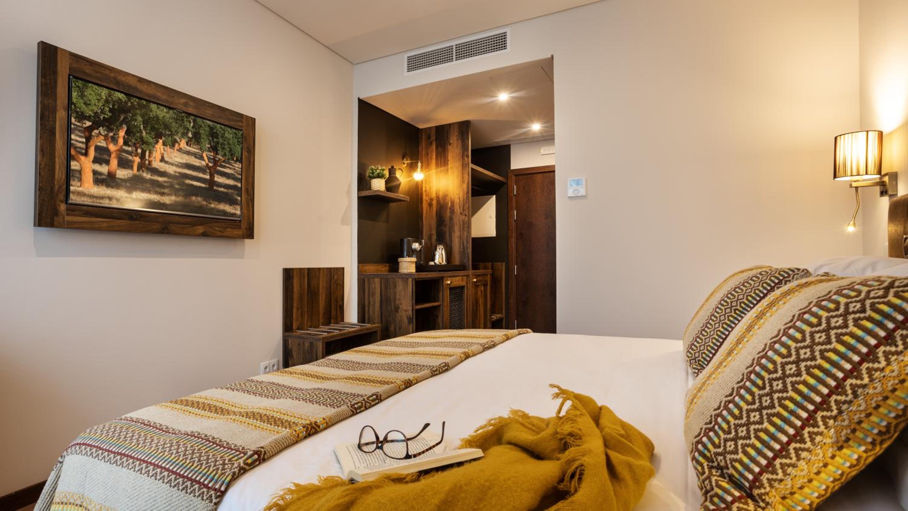 Double or Twin Room with Pool View photo 2