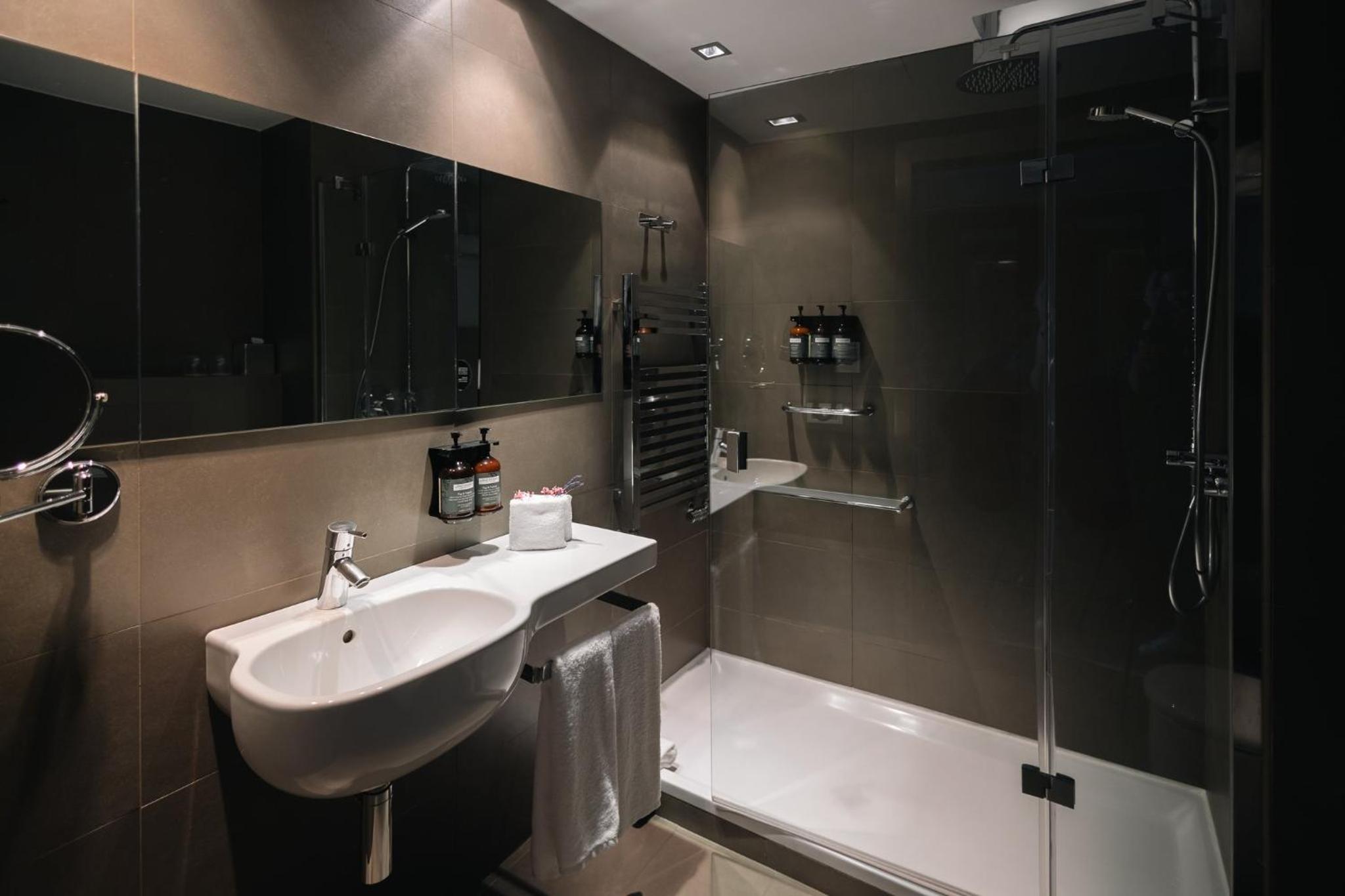 Standard Queen Room - Photo 4
