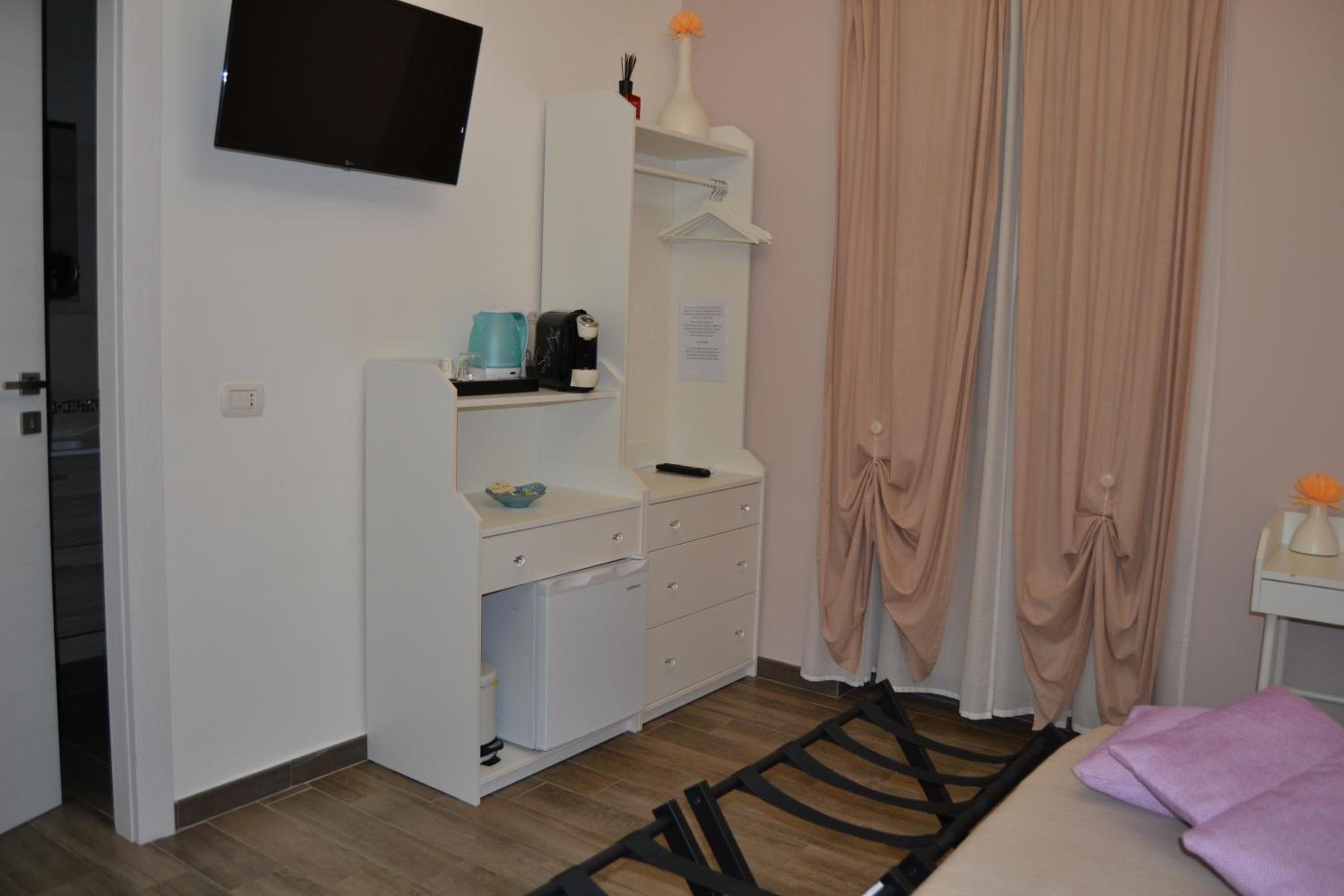 Deluxe King Room - Photo 28