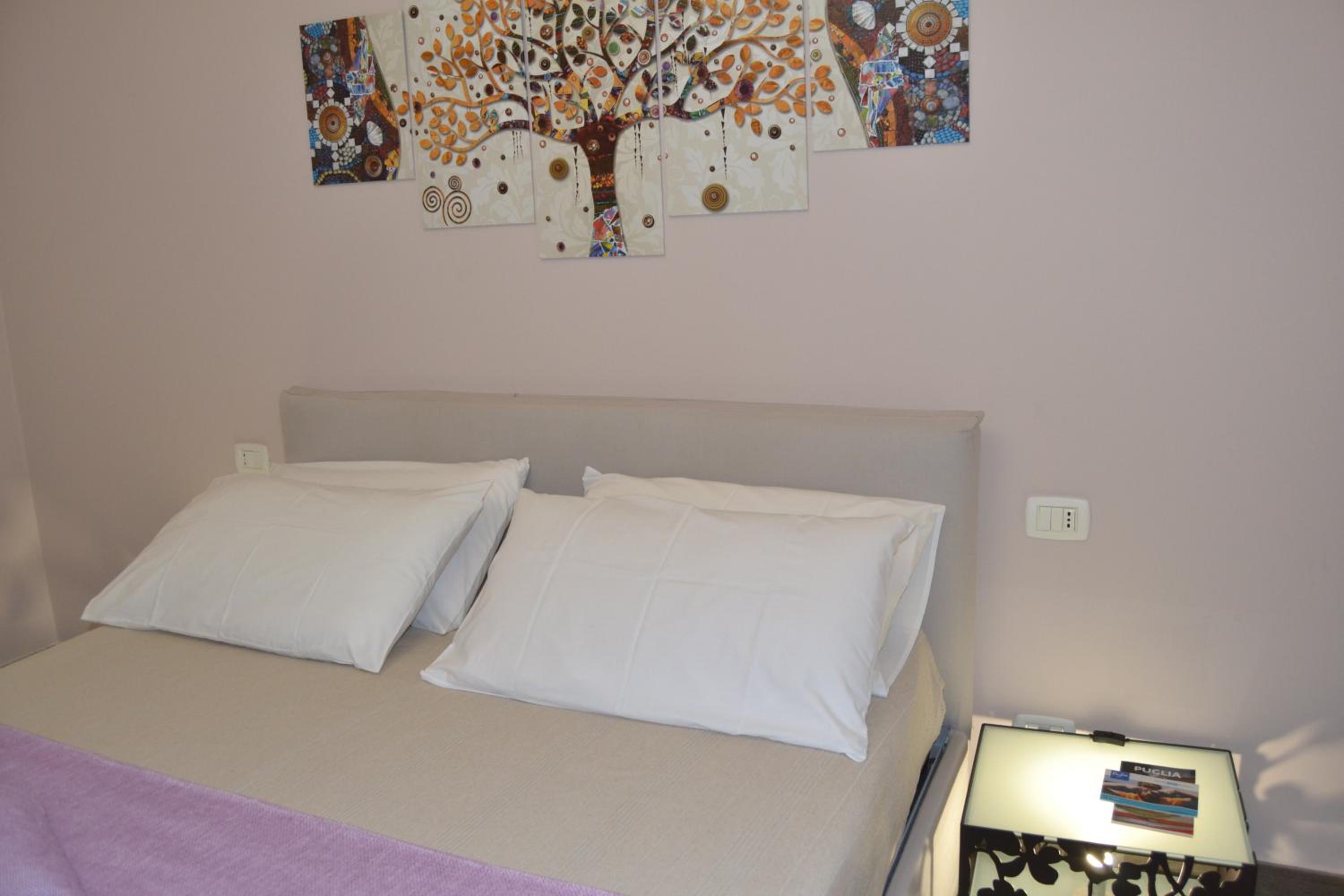 Deluxe King Room - Photo 26