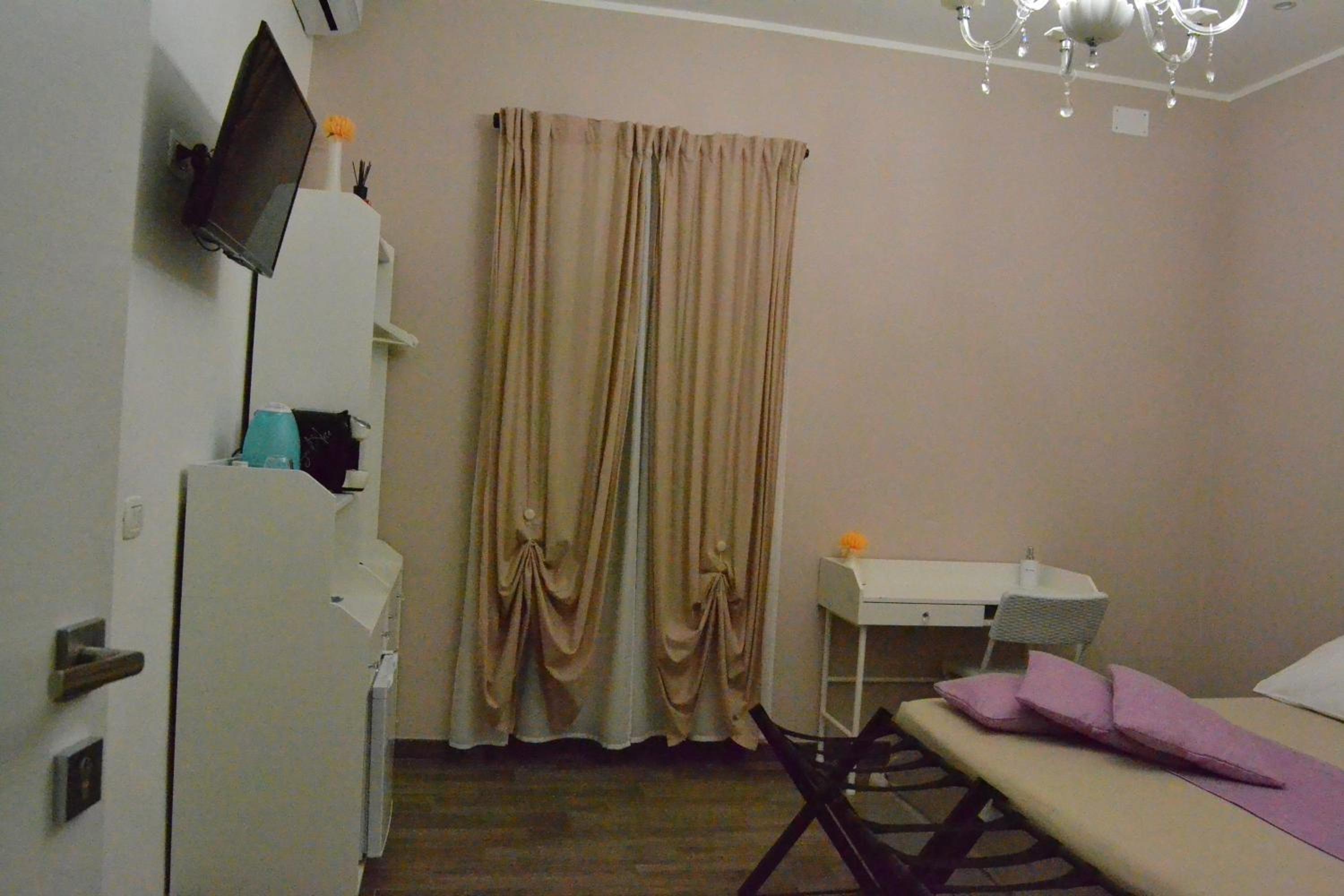 Deluxe King Room - Photo 24
