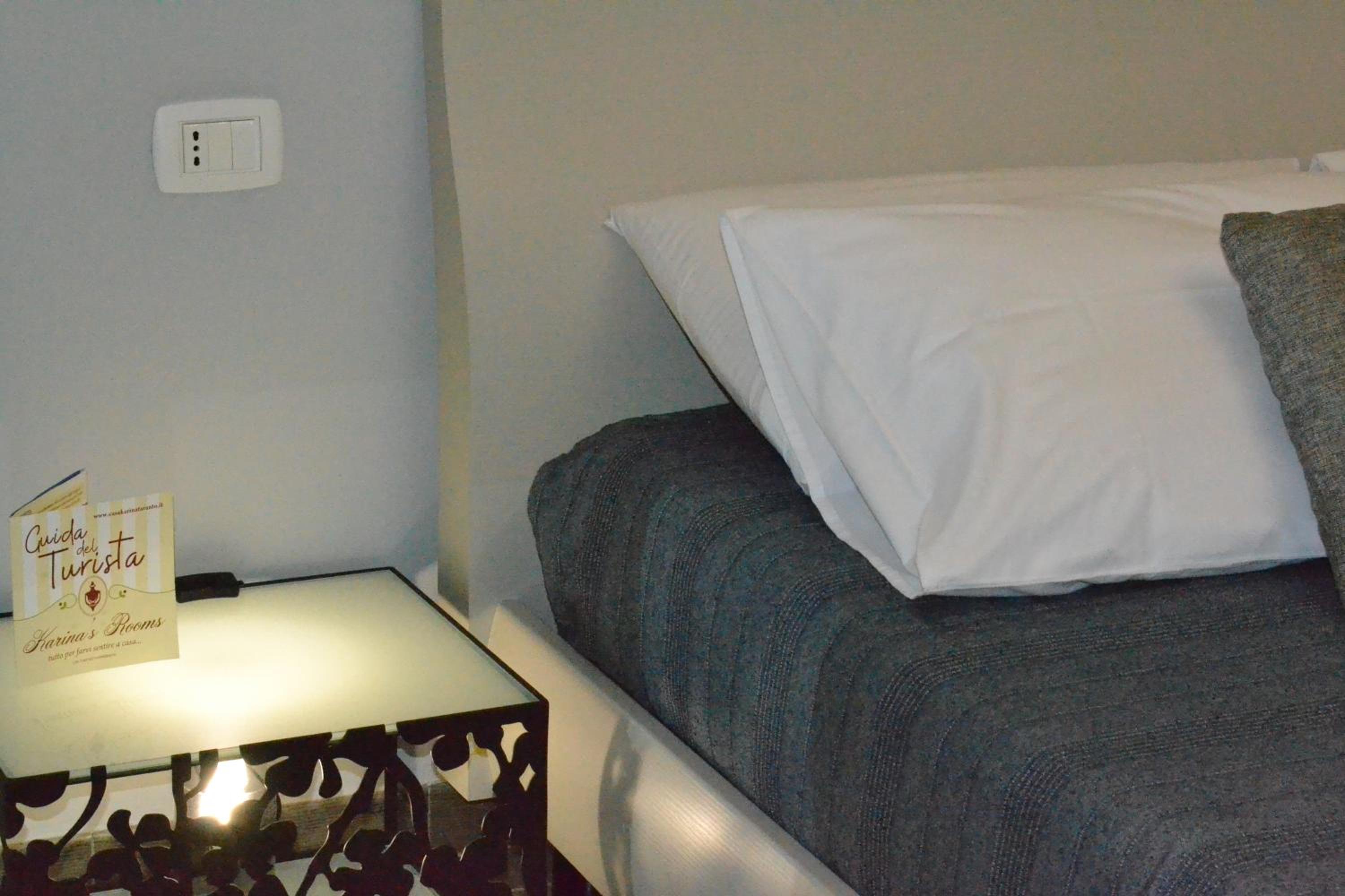 Standard King Room - Photo 8