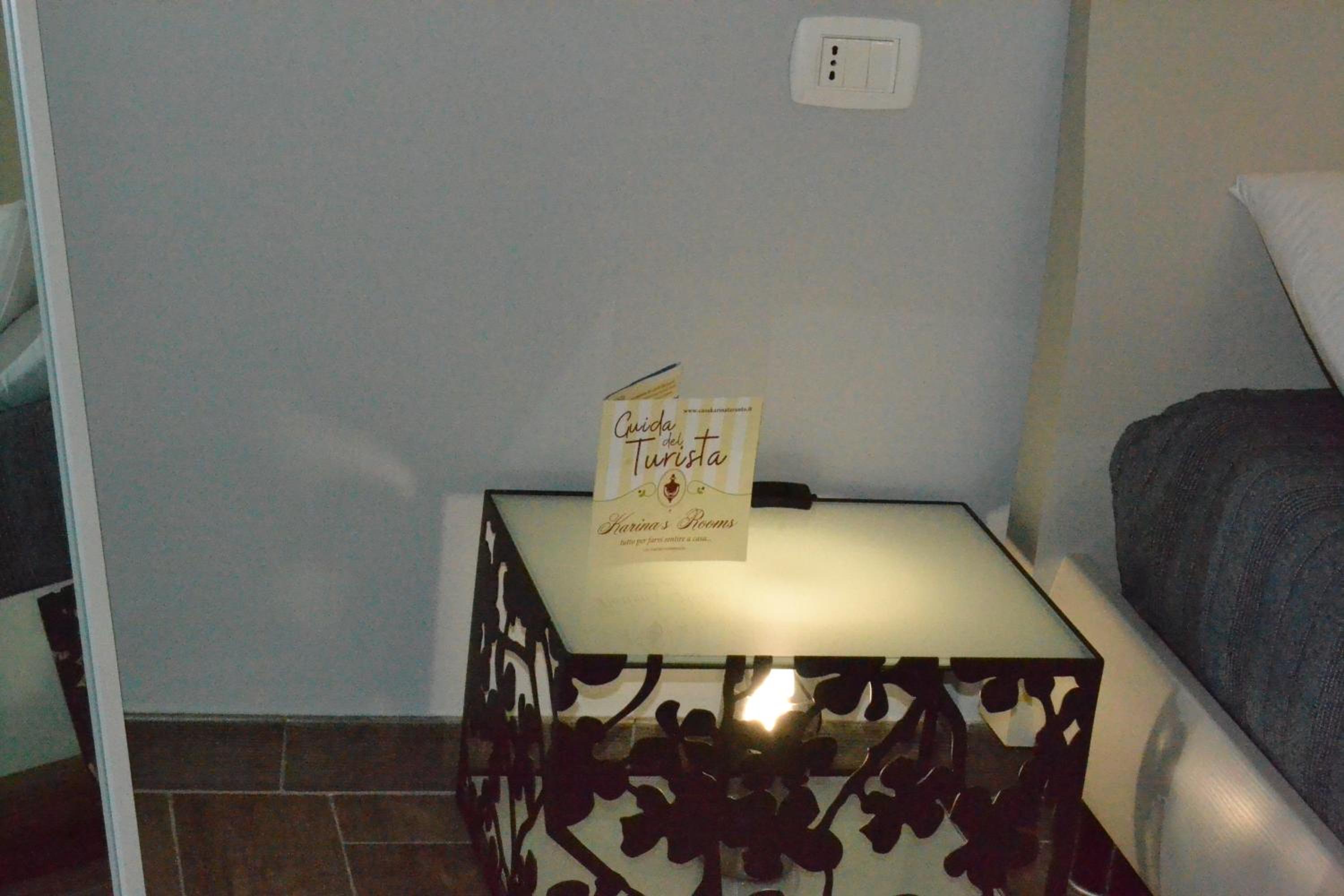 Standard King Room - Photo 11