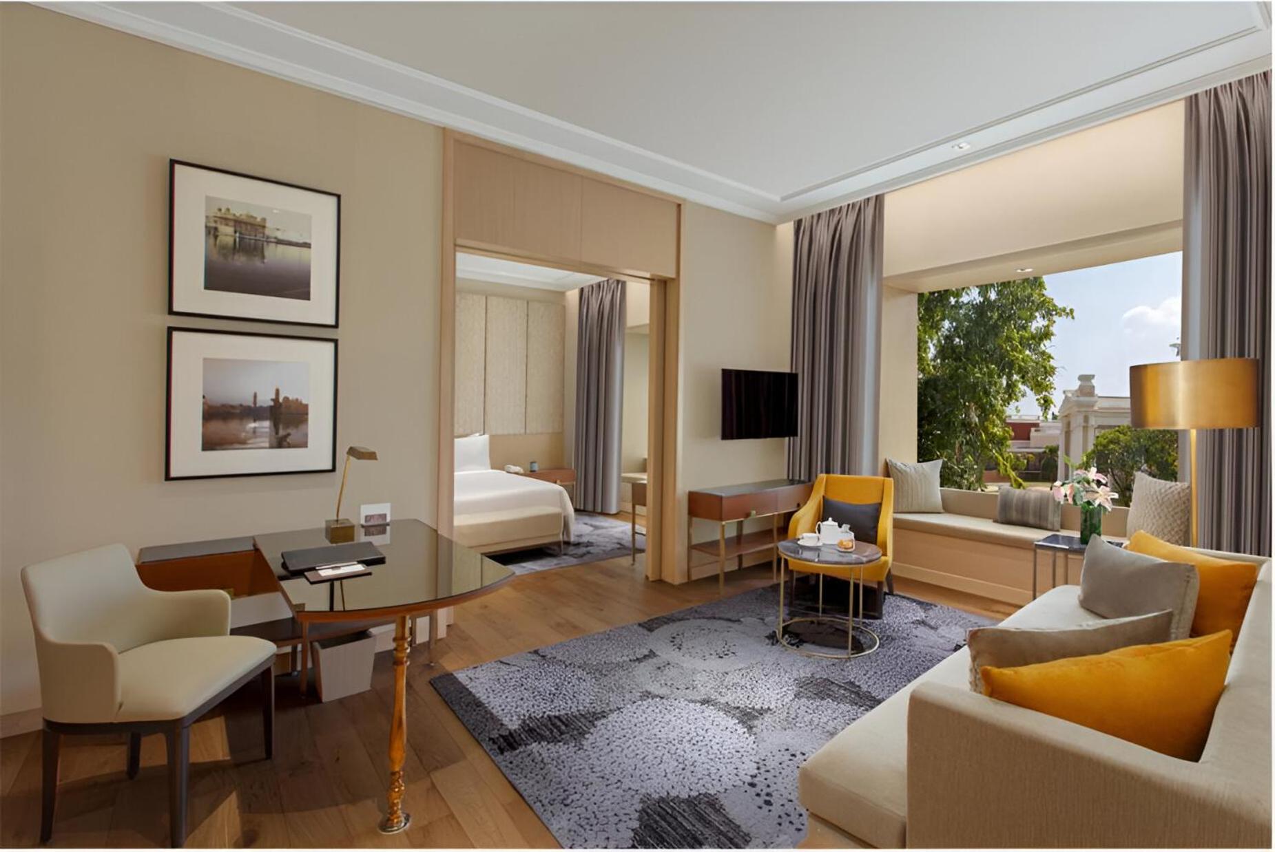 Executive Suite - Photo 1