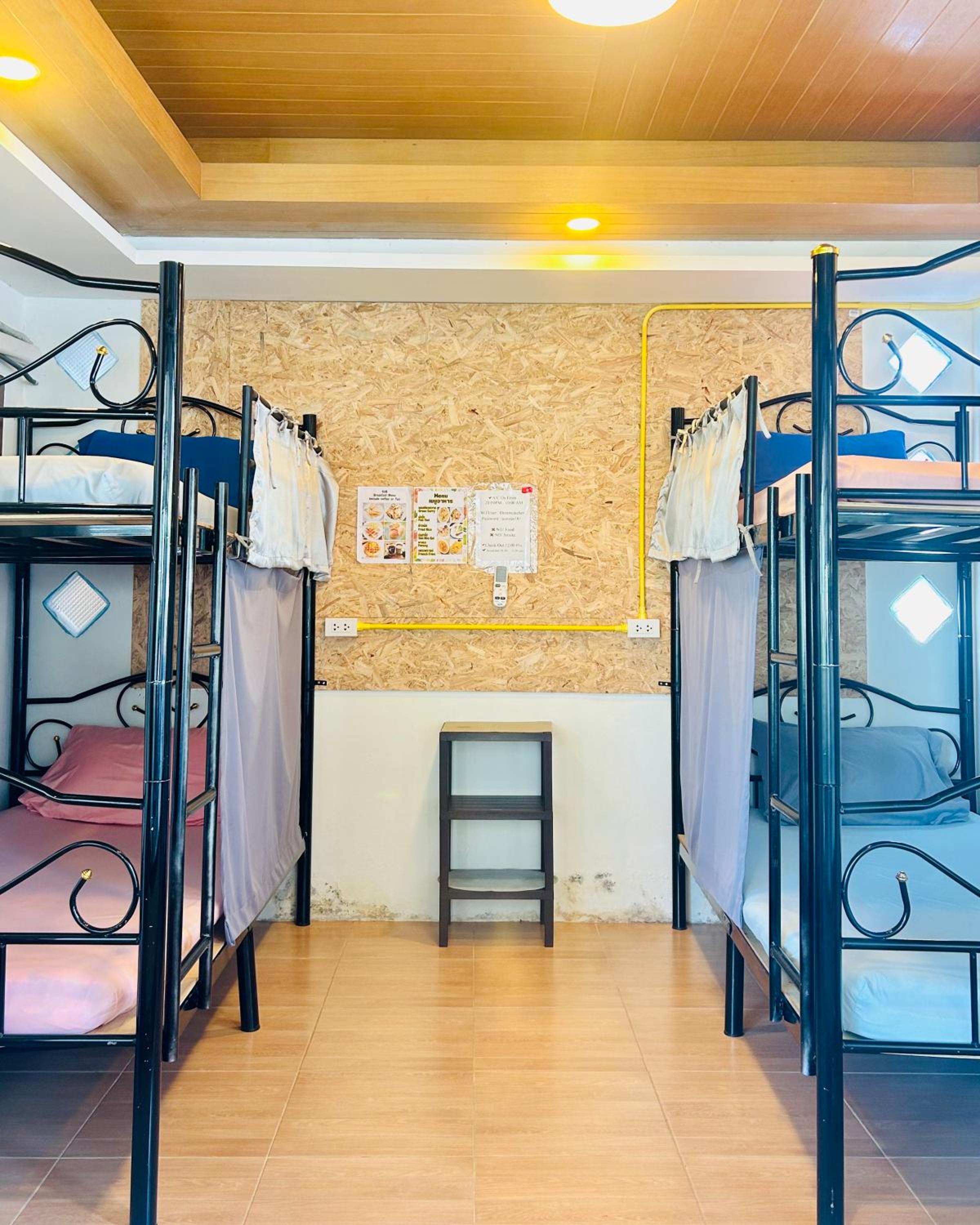 Bed in 4-Bed Dormitory Room photo 1
