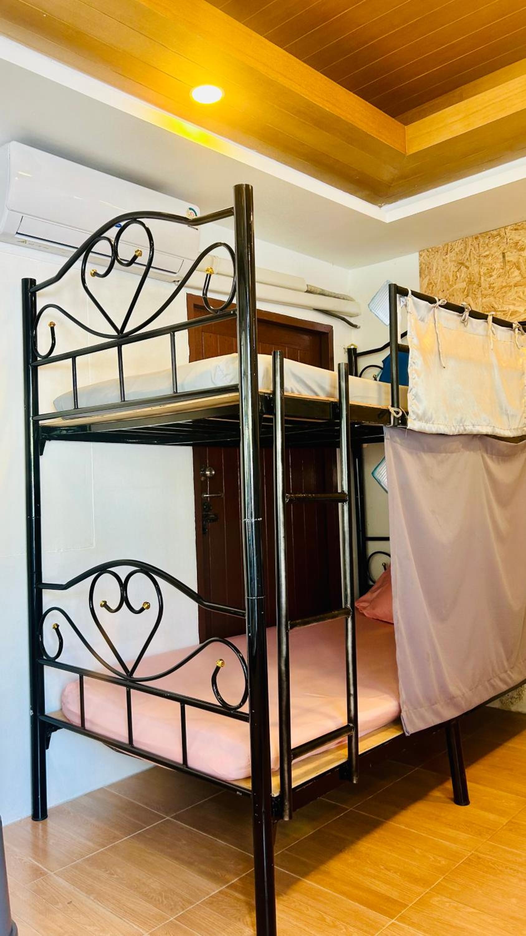 Bed in 4-Bed Dormitory Room photo 2