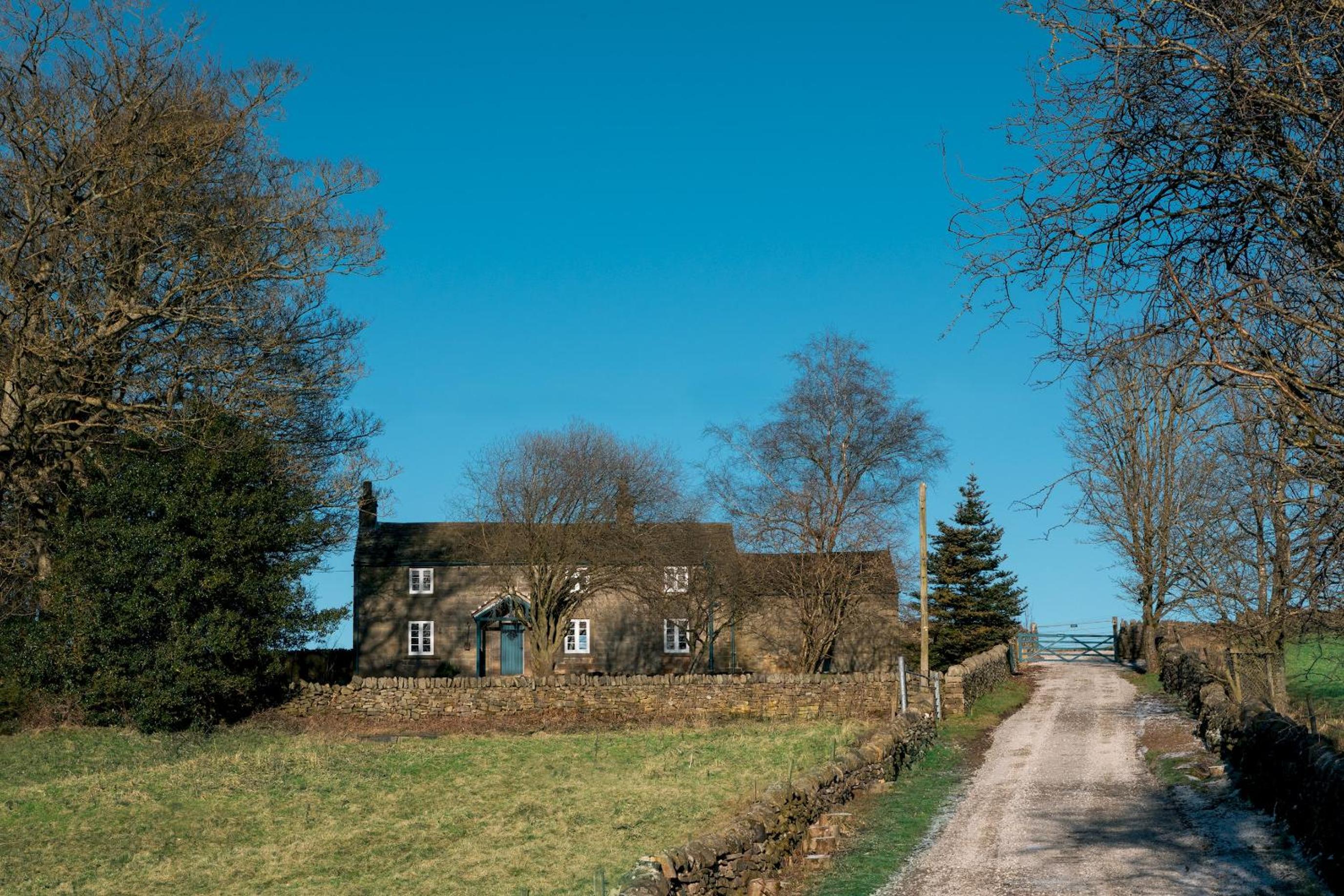Three-Bedroom House photo 2