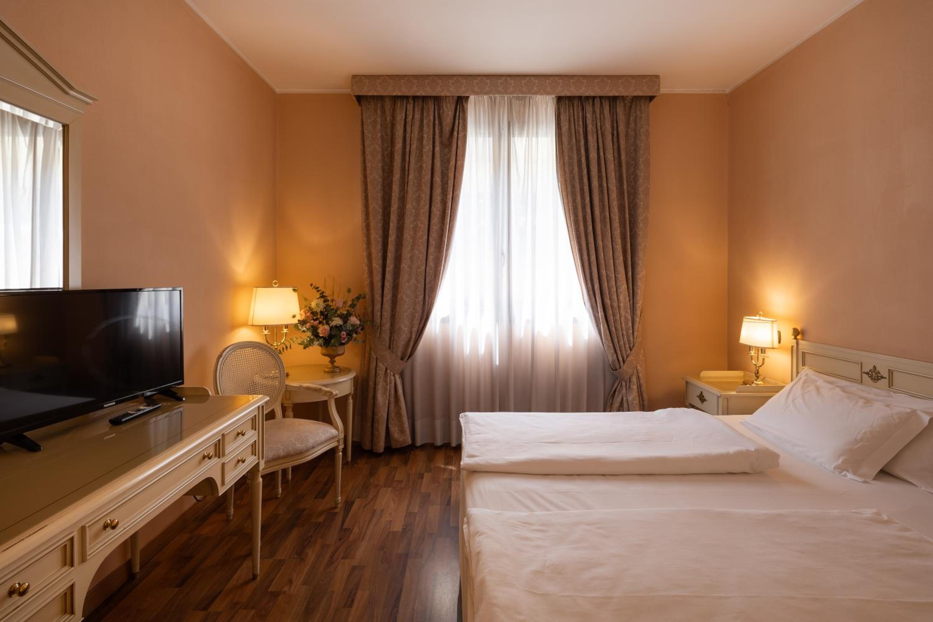 Standard Double Room - Photo 3
