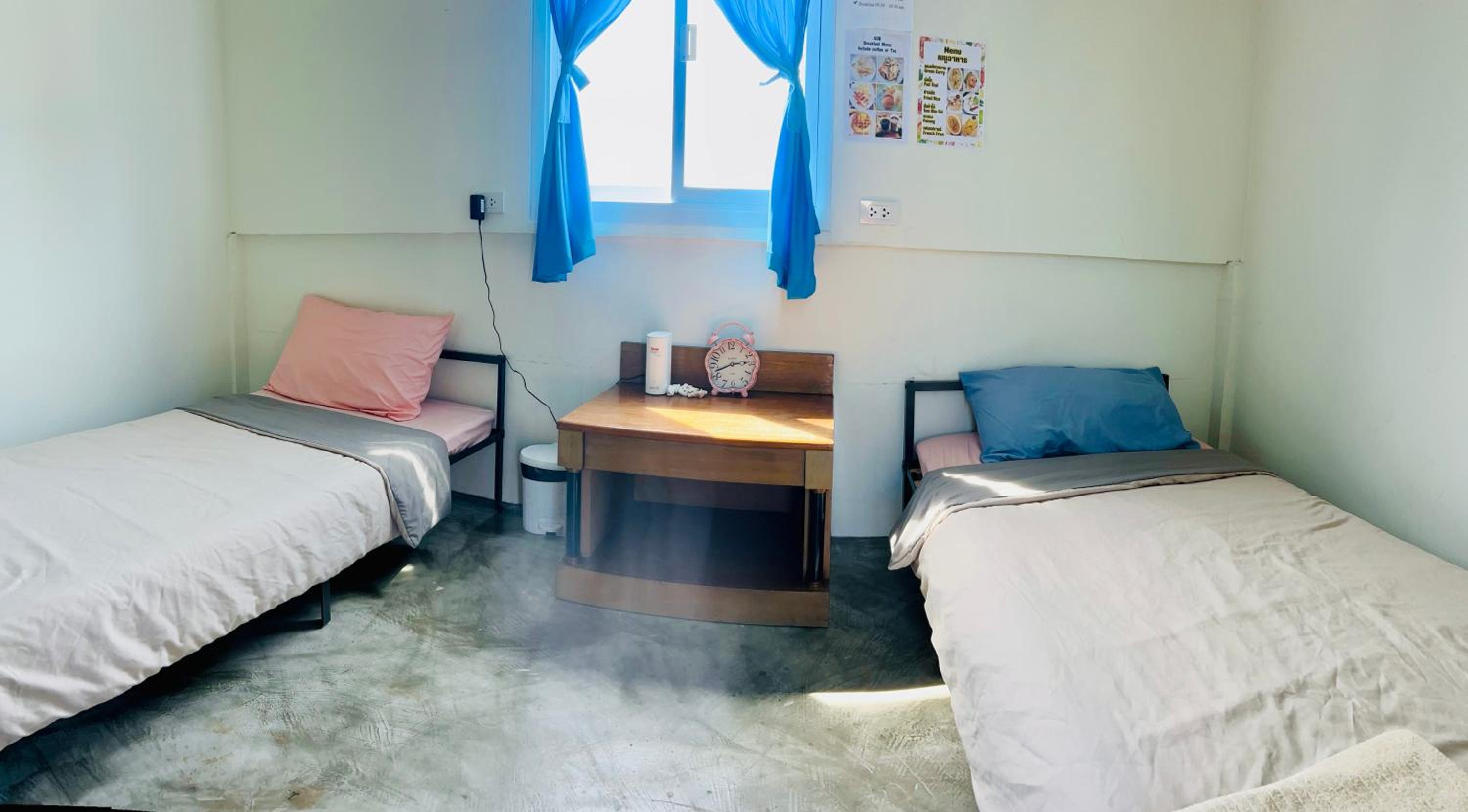 Twin Room with Shared Bathroom photo 2