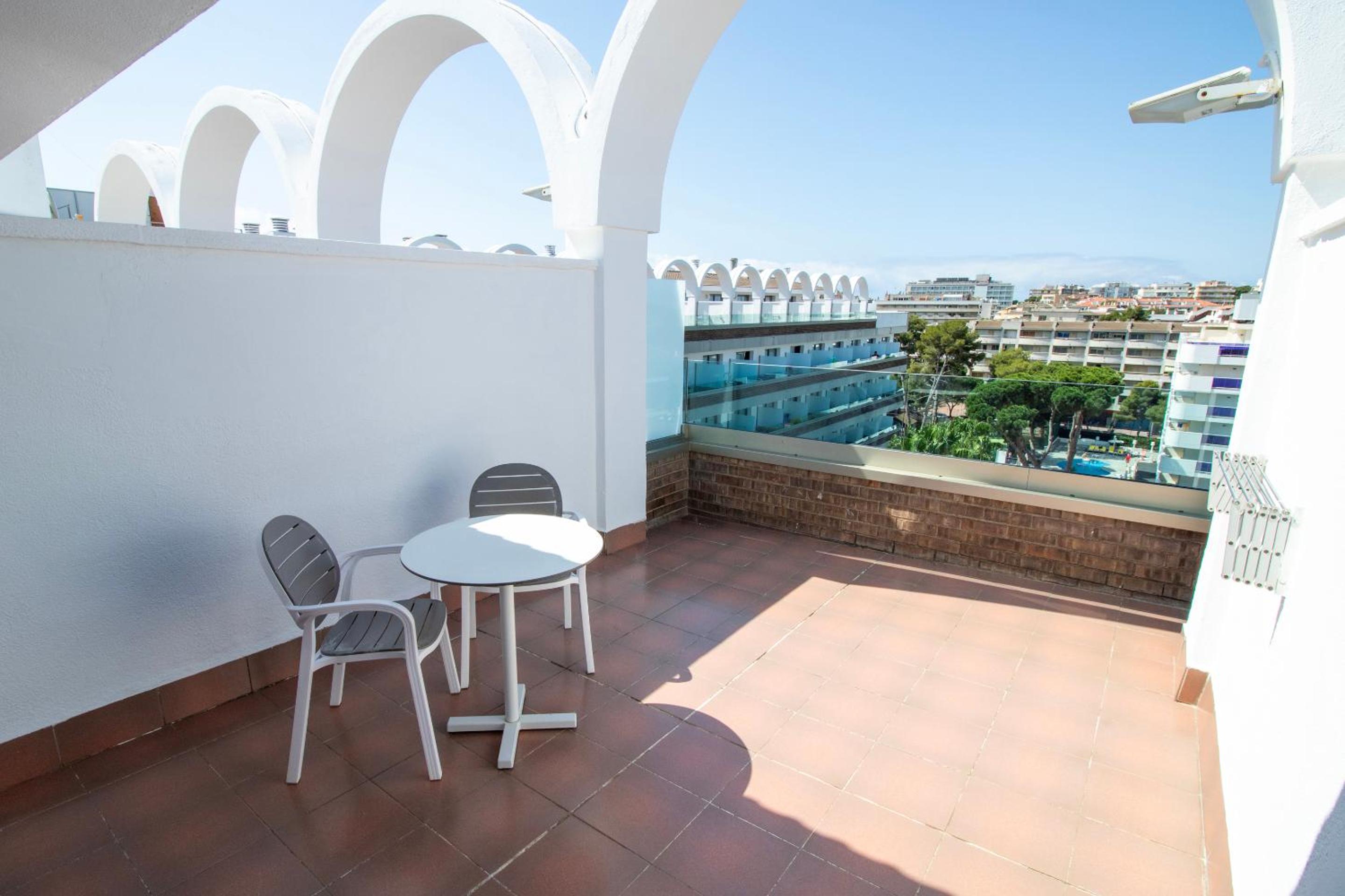 Privilege Rooftop Pool - Photo 7