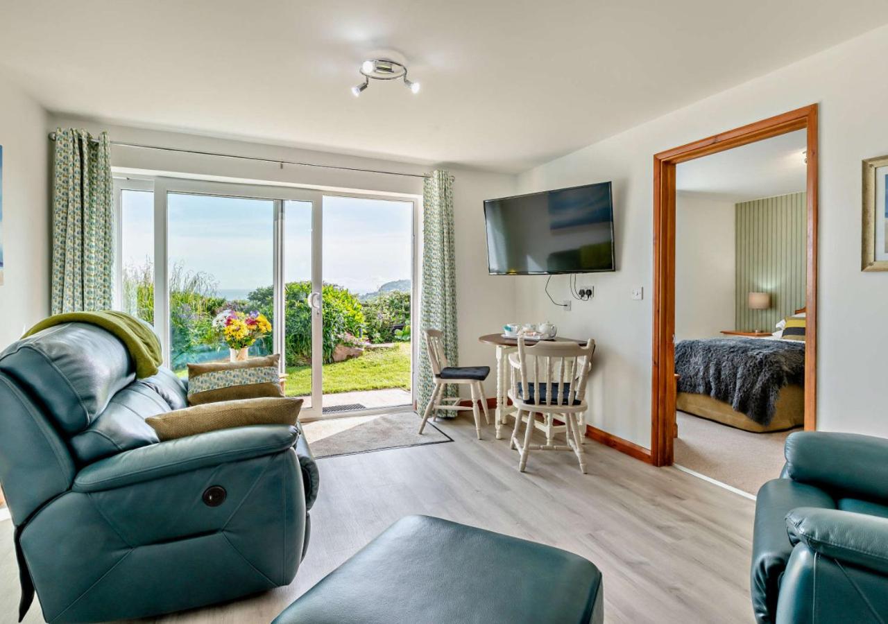 One-Bedroom House photo 1