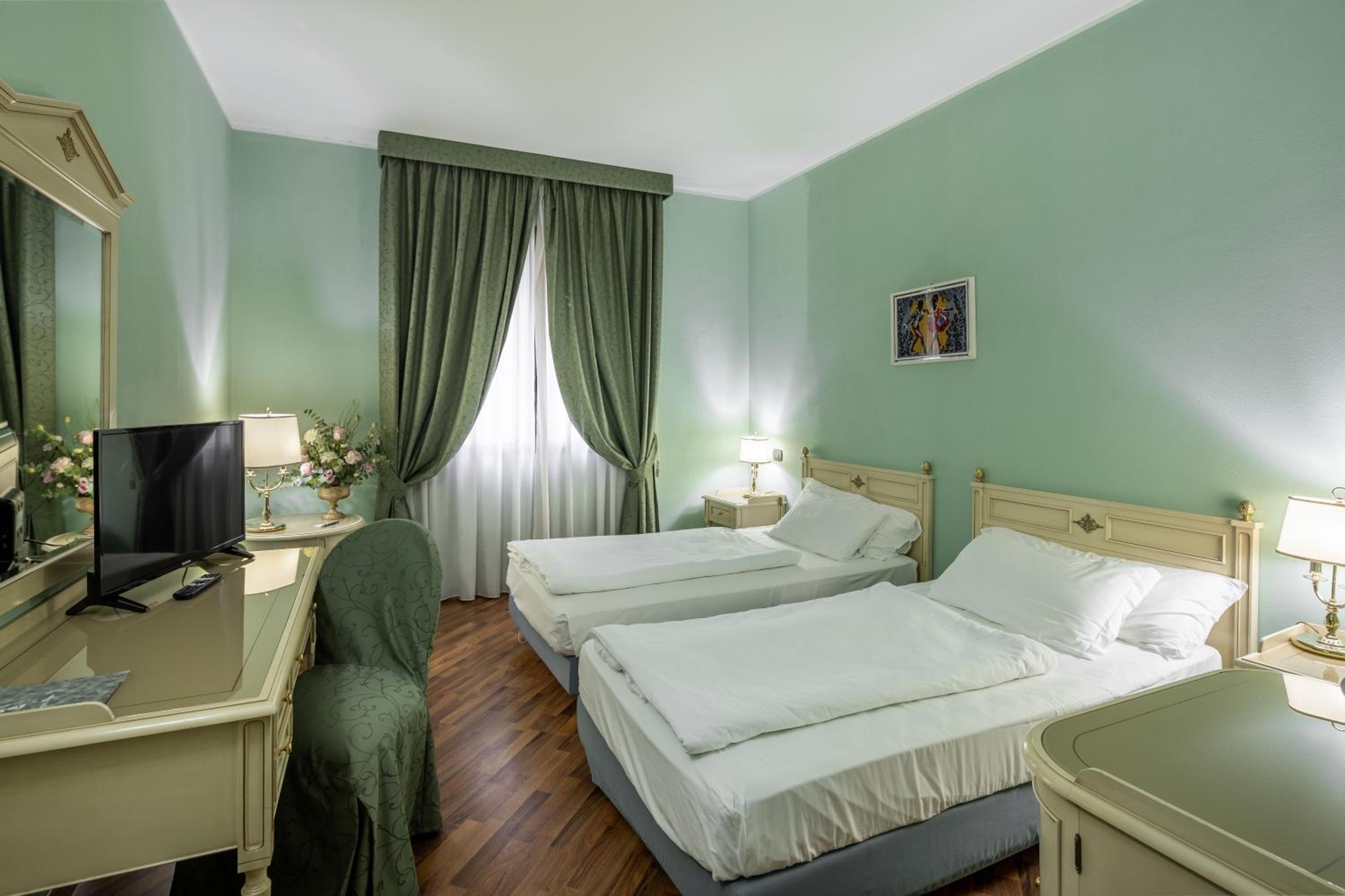 Deluxe Twin Room - Photo 1