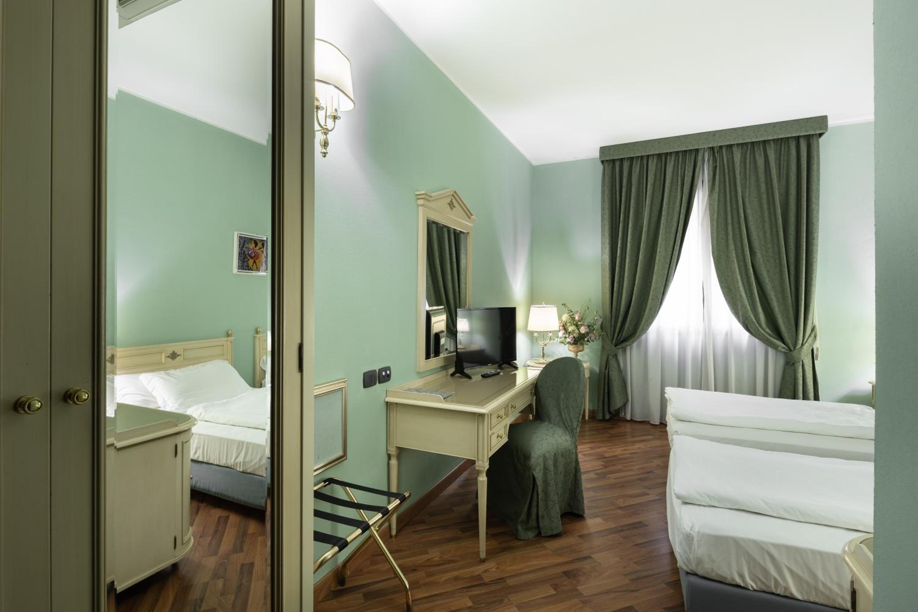 Deluxe Twin Room - Photo 2