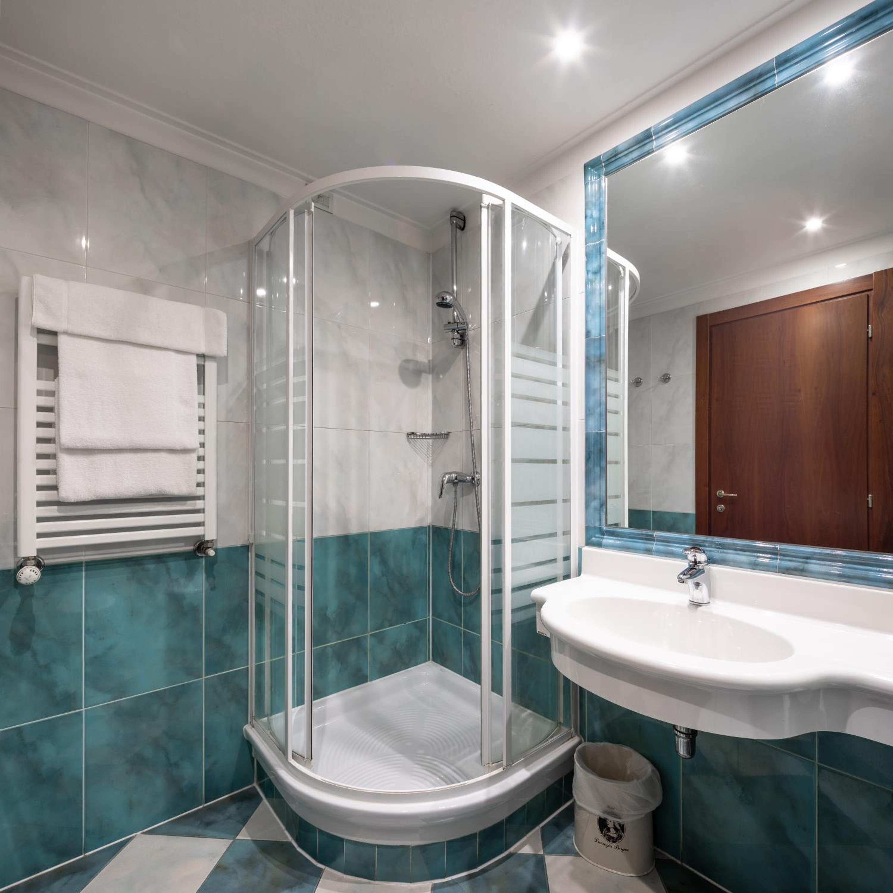 Standard Twin Room - Photo 5