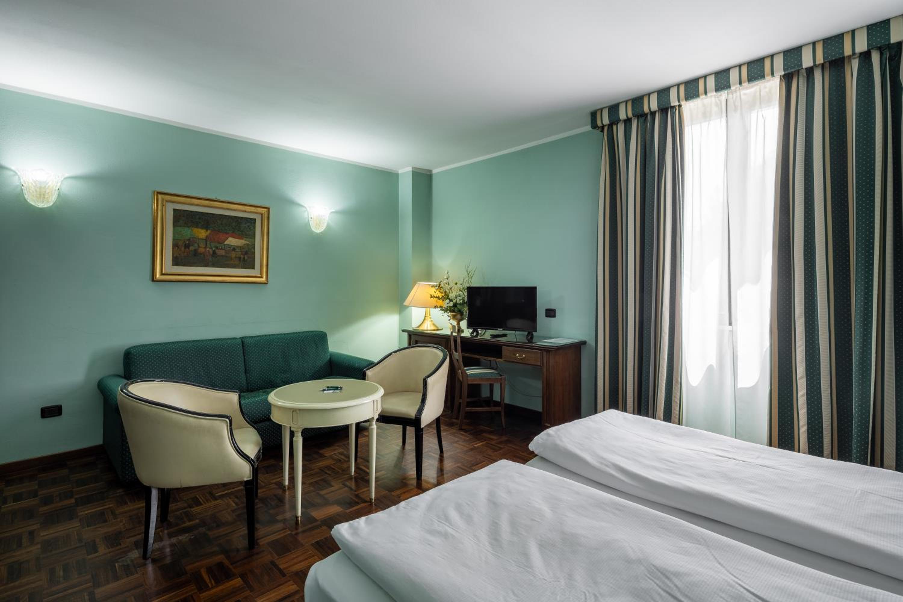 Standard Double Room - Photo 9