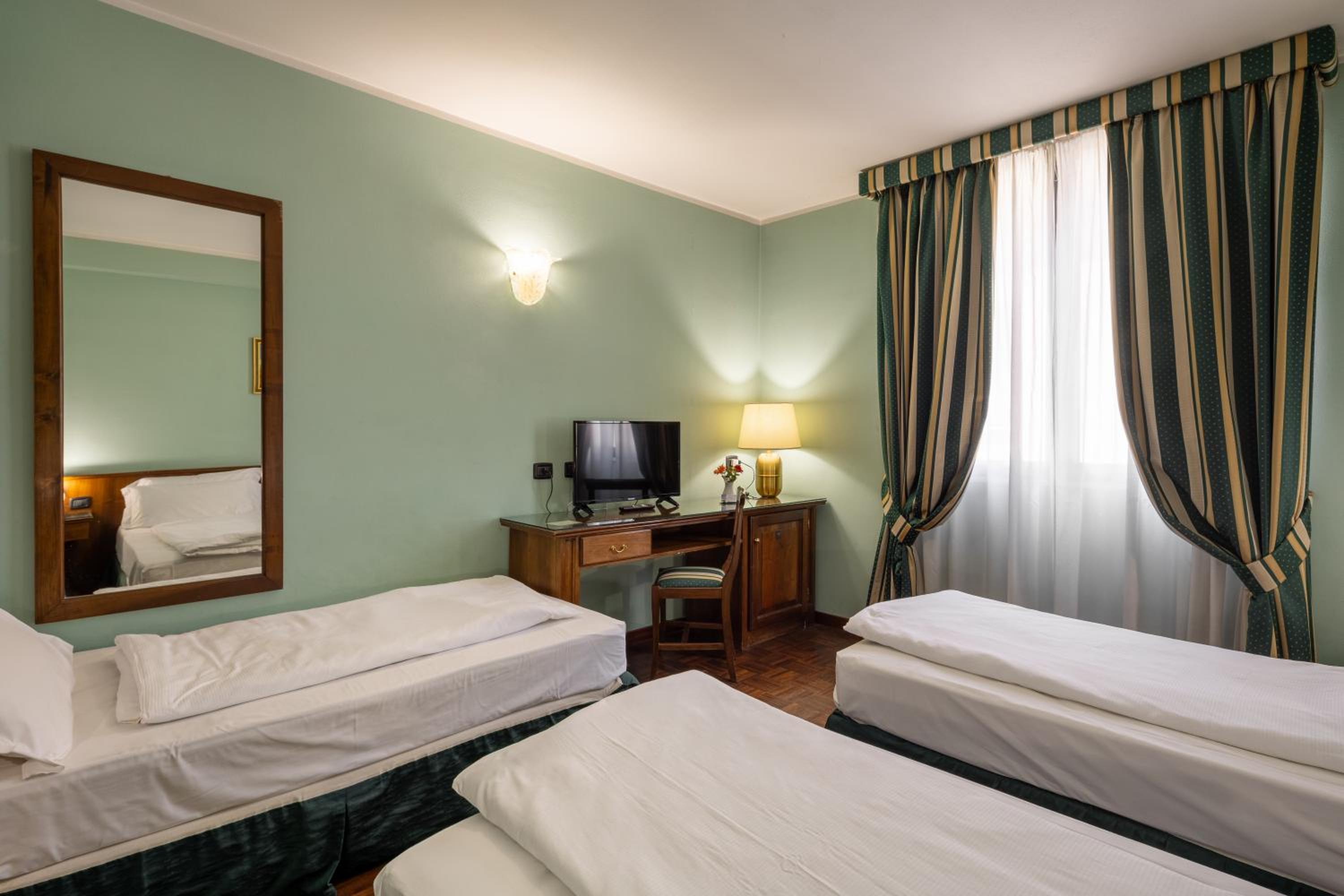 Standard Triple Room - Photo 7